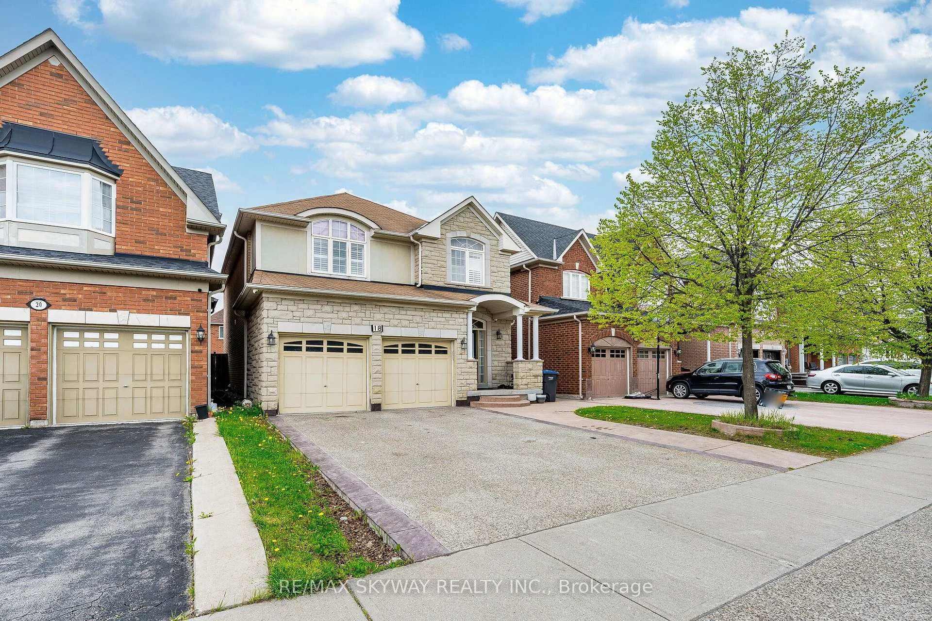 Photo 6 of 18 Long Meadow Road, Brampton, Bram East — HOMEH