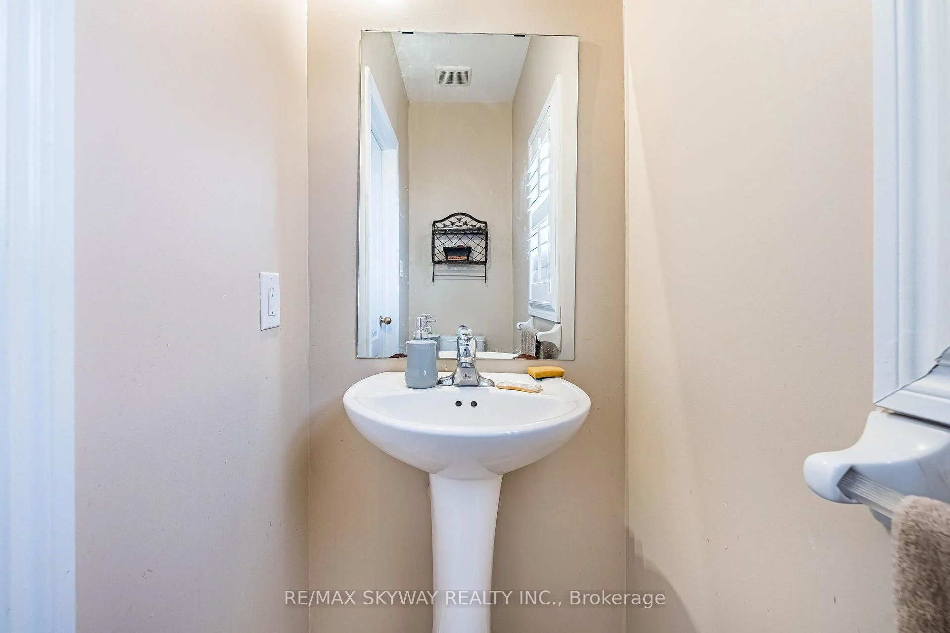 Photo 25 of 18 Long Meadow Road, Brampton, Bram East — HOMEH