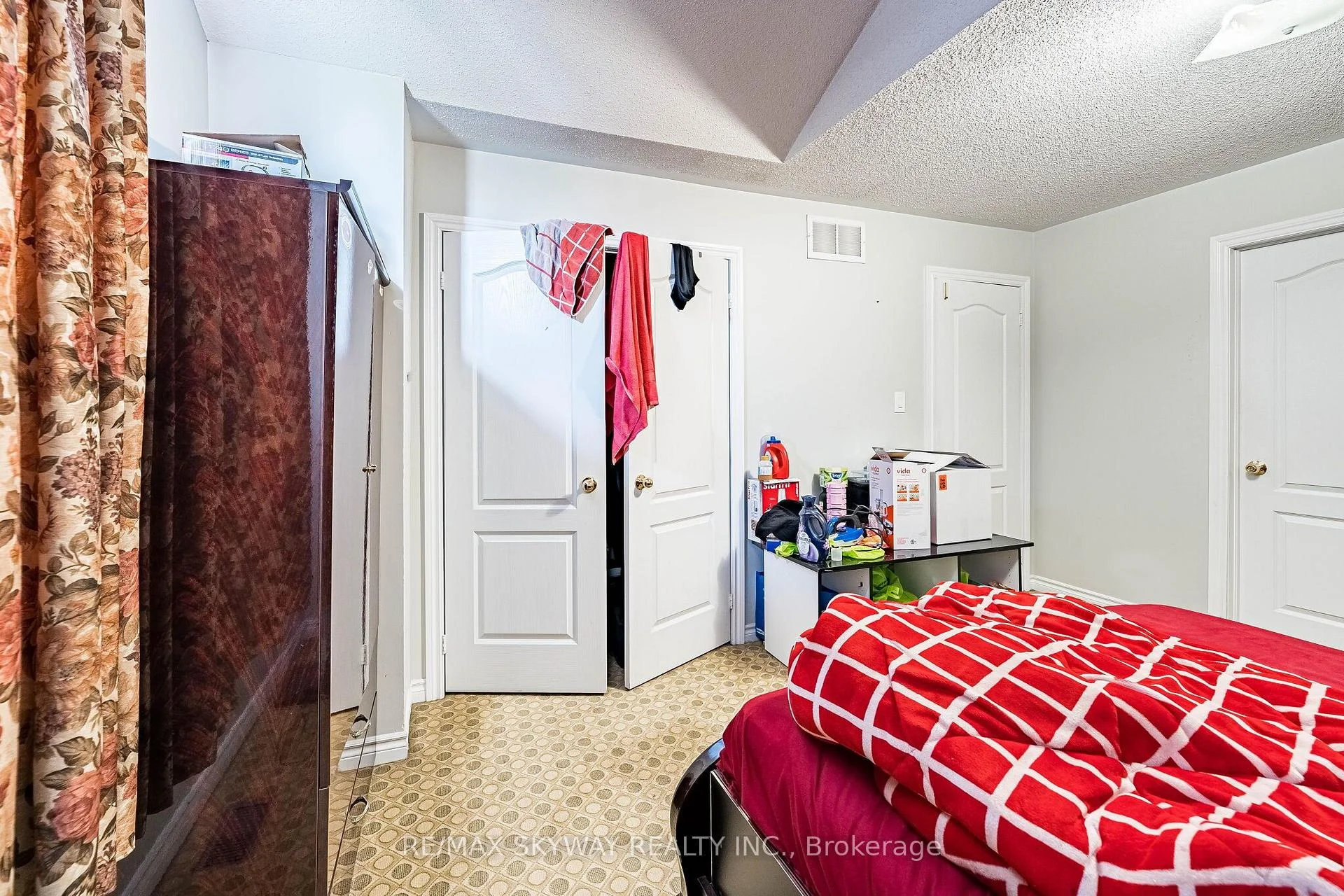 Photo 32 of 18 Long Meadow Road, Brampton, Bram East — HOMEH