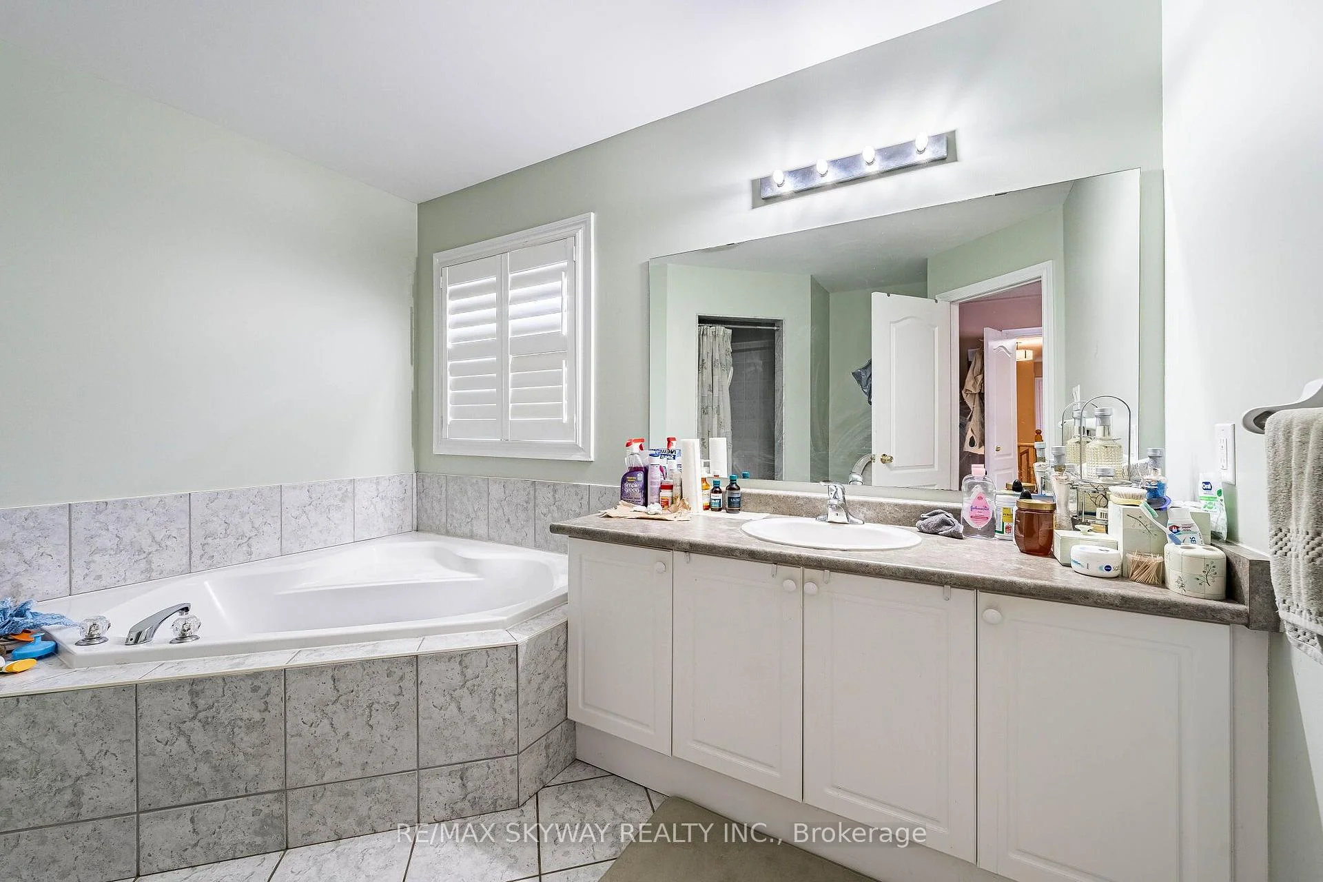 Photo 39 of 18 Long Meadow Road, Brampton, Bram East — HOMEH