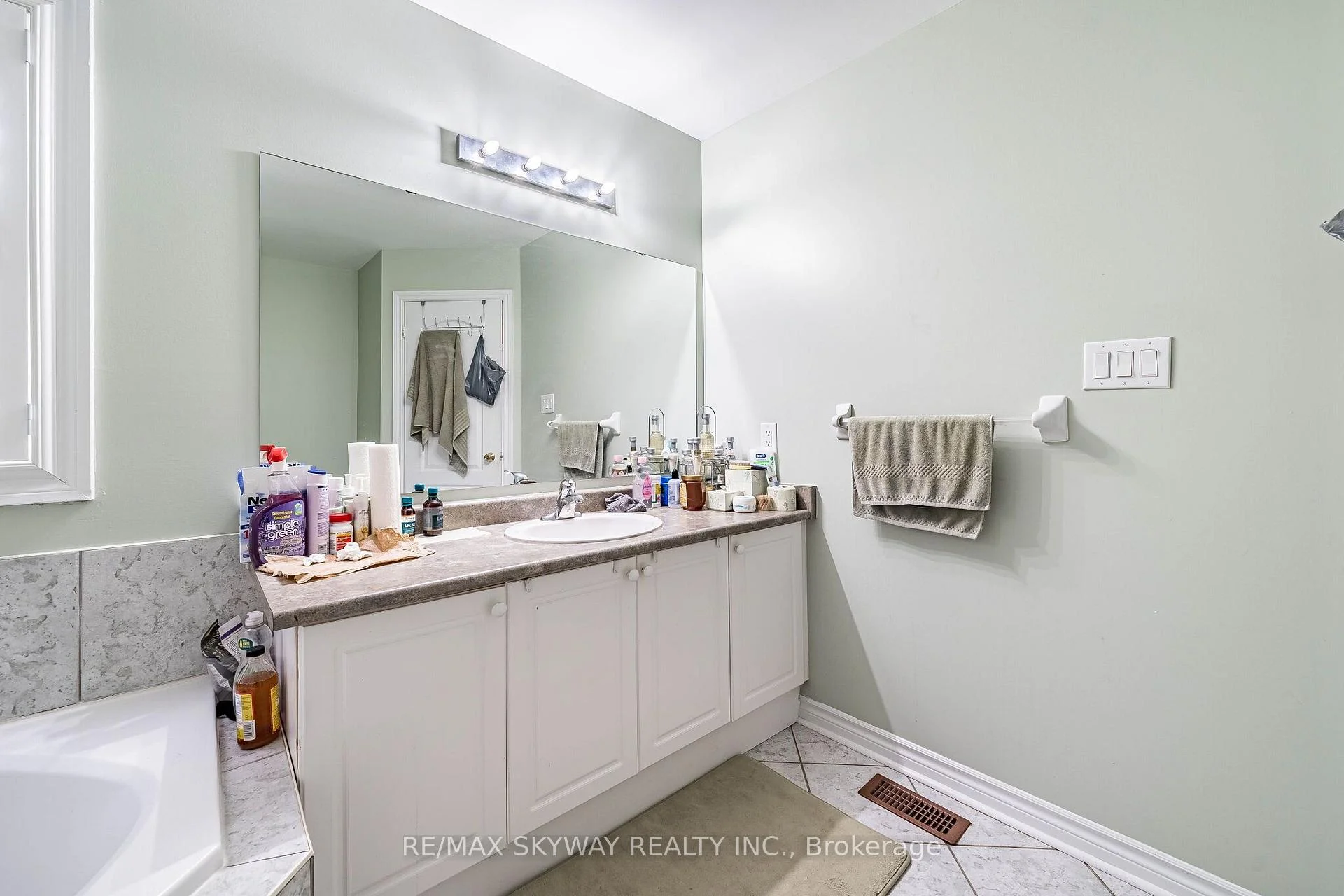 Photo 40 of 18 Long Meadow Road, Brampton, Bram East — HOMEH