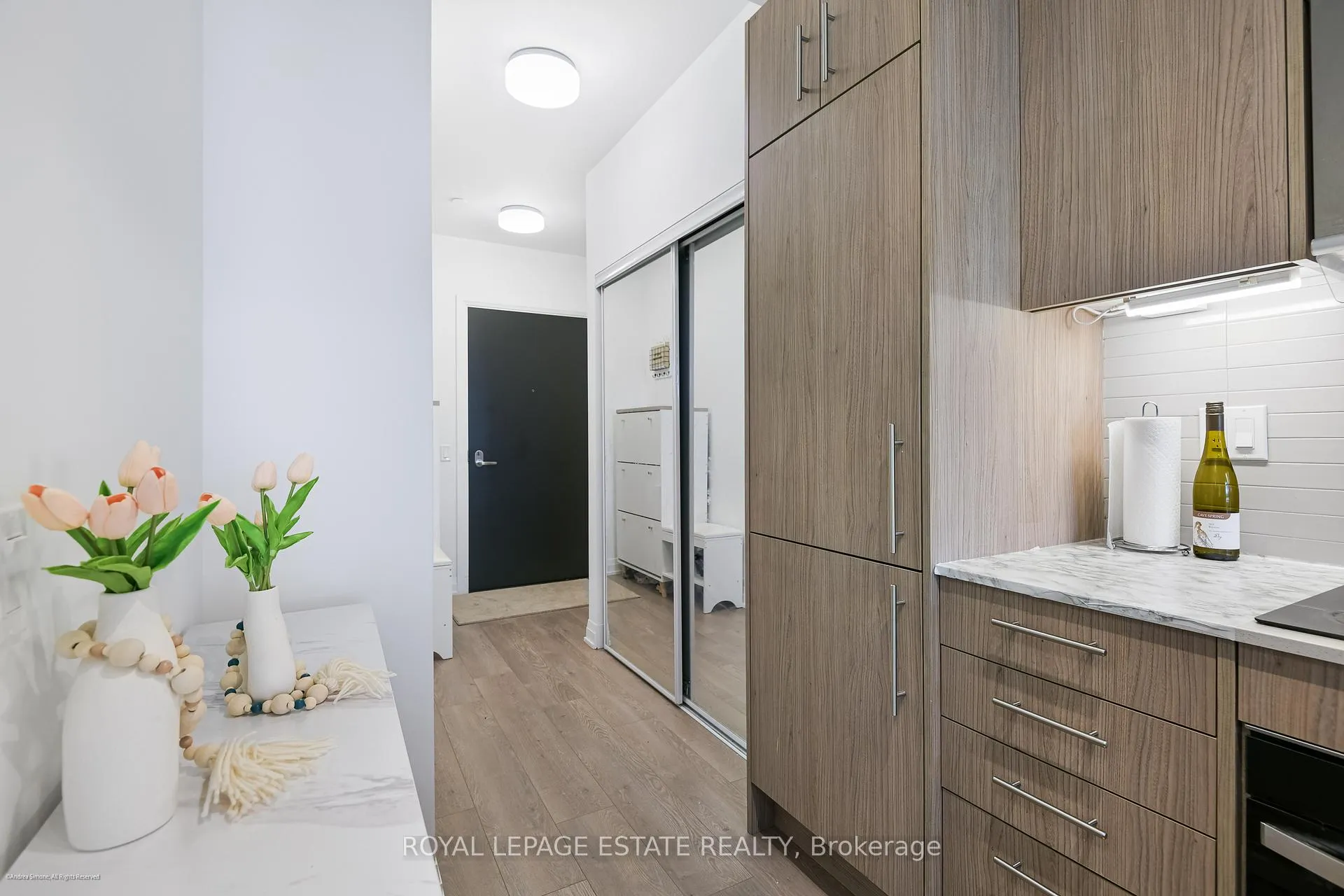 Photo 4 of Unit 702, 286 Main Street, Toronto, East End-Danforth — HOMEH