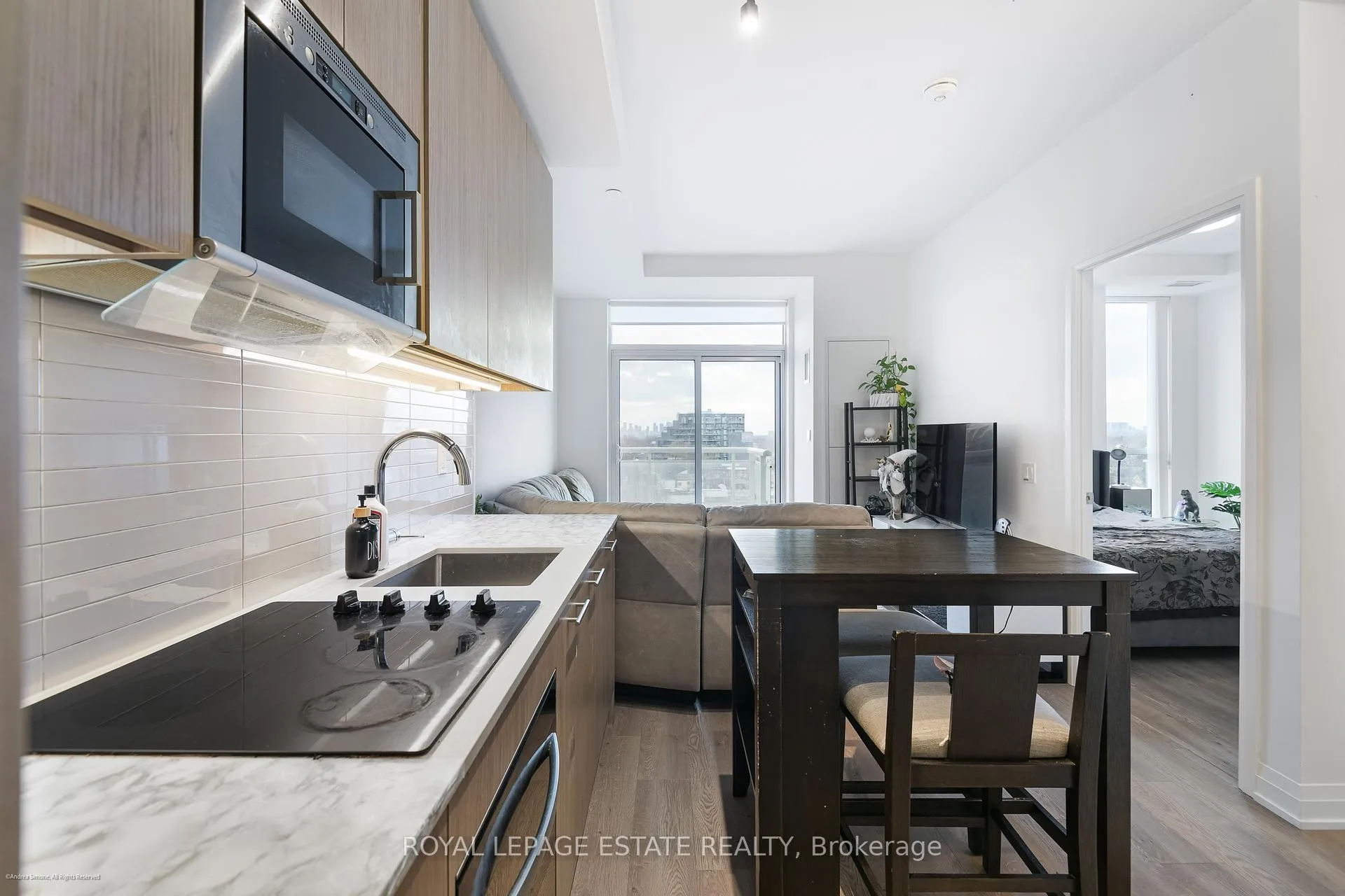 Photo 5 of Unit 702, 286 Main Street, Toronto, East End-Danforth — HOMEH