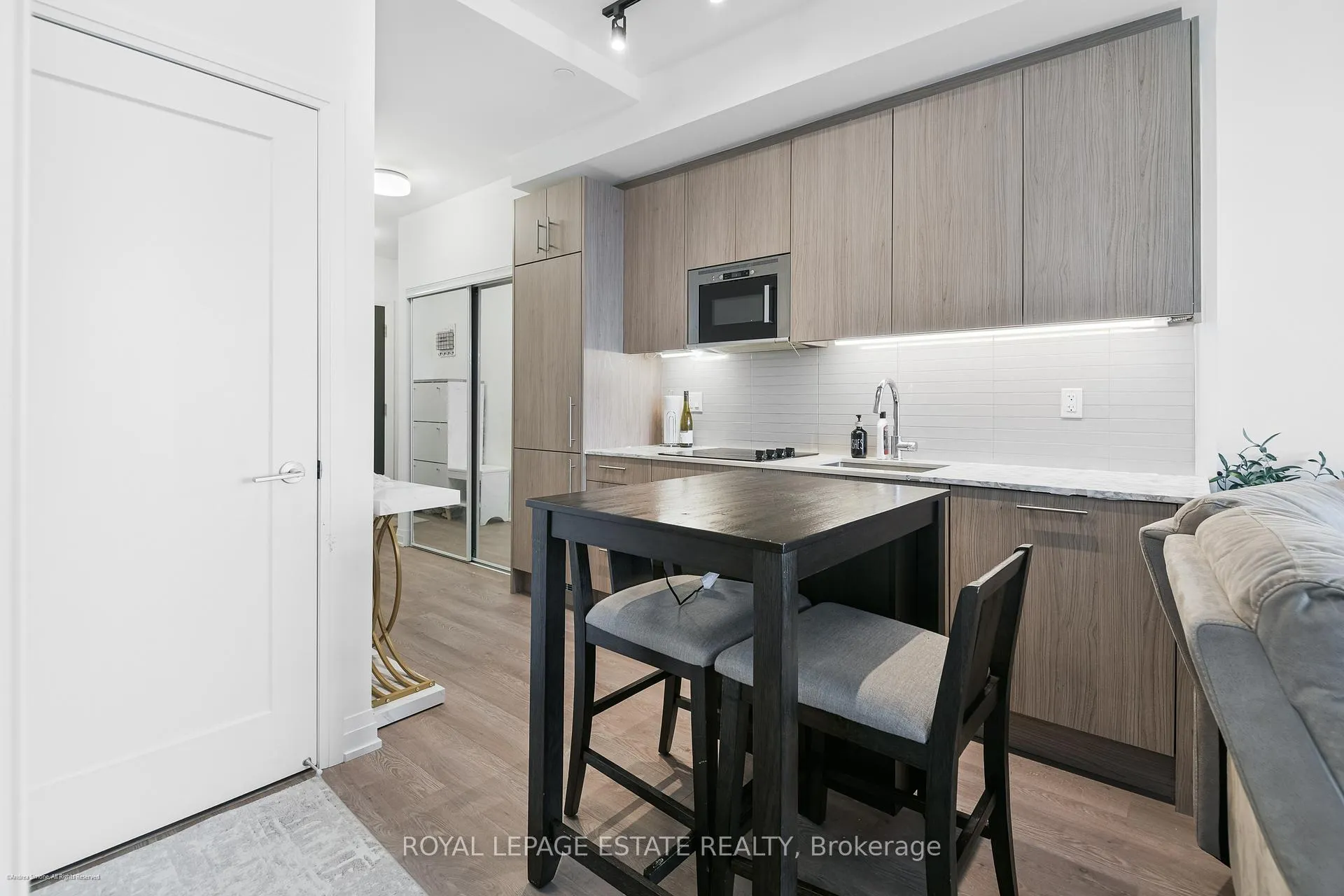 Photo 8 of Unit 702, 286 Main Street, Toronto, East End-Danforth — HOMEH
