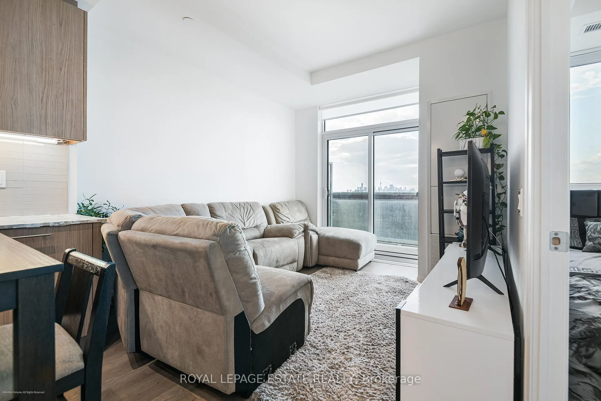 Photo 10 of Unit 702, 286 Main Street, Toronto, East End-Danforth — HOMEH