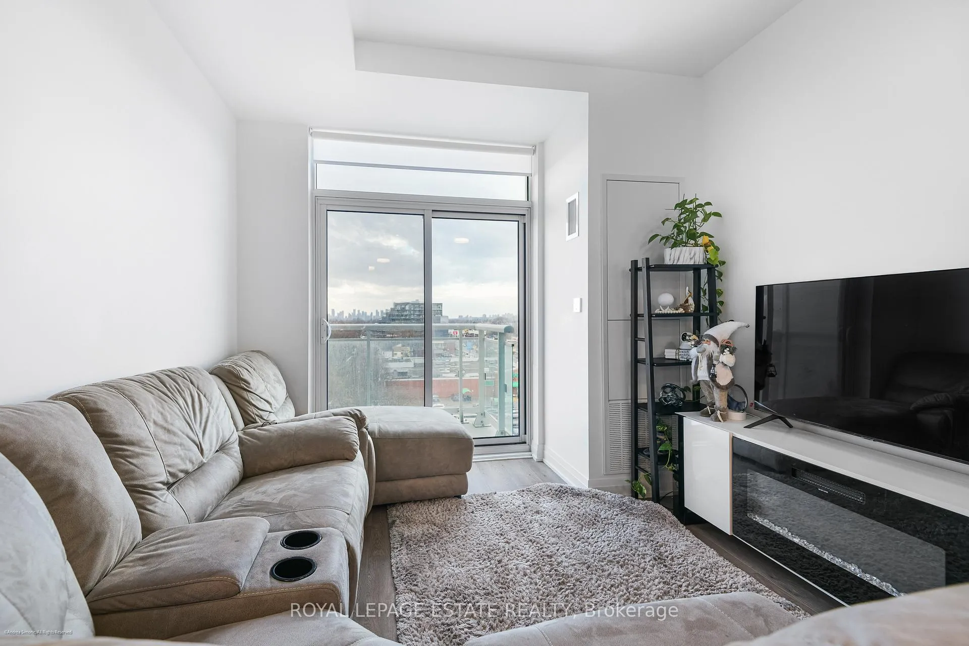 Photo 11 of Unit 702, 286 Main Street, Toronto, East End-Danforth — HOMEH