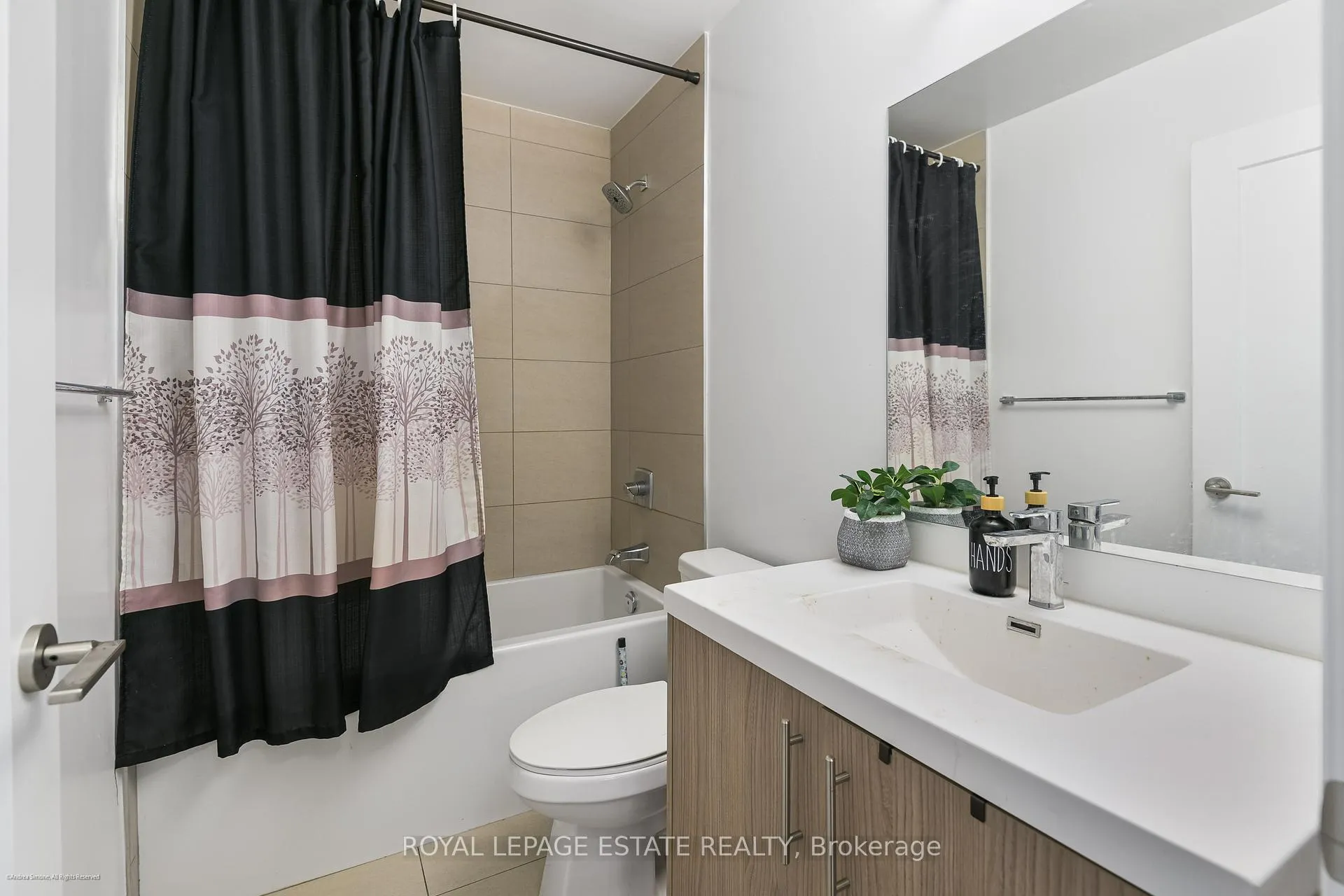 Photo 13 of Unit 702, 286 Main Street, Toronto, East End-Danforth — HOMEH