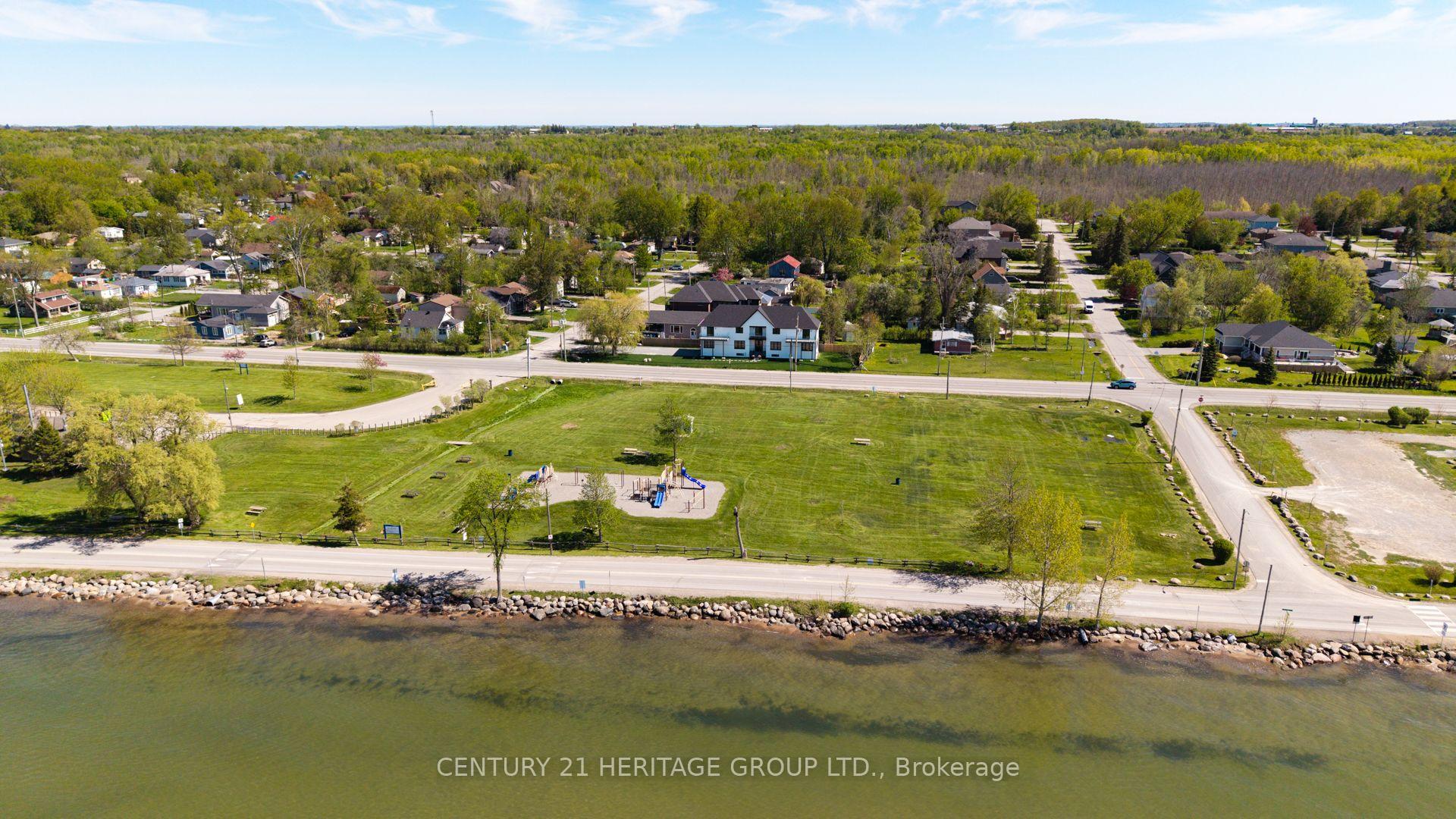 Photo 3 of 802 Willowview Road, Georgina, Historic Lakeshore Communities — HOMEH
