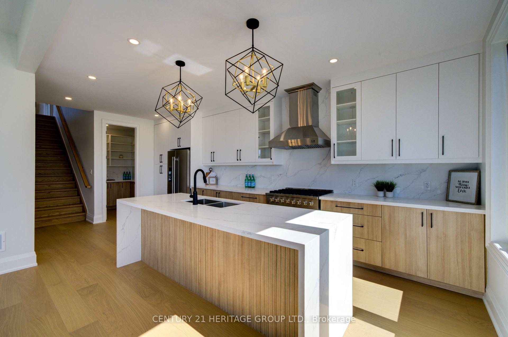 Photo 7 of 802 Willowview Road, Georgina, Historic Lakeshore Communities — HOMEH