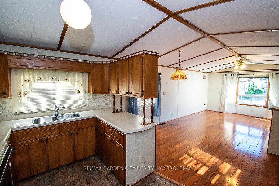 Photo 8 of 4585 Rachael Lane, Lincoln, Beamsville — HOMEH