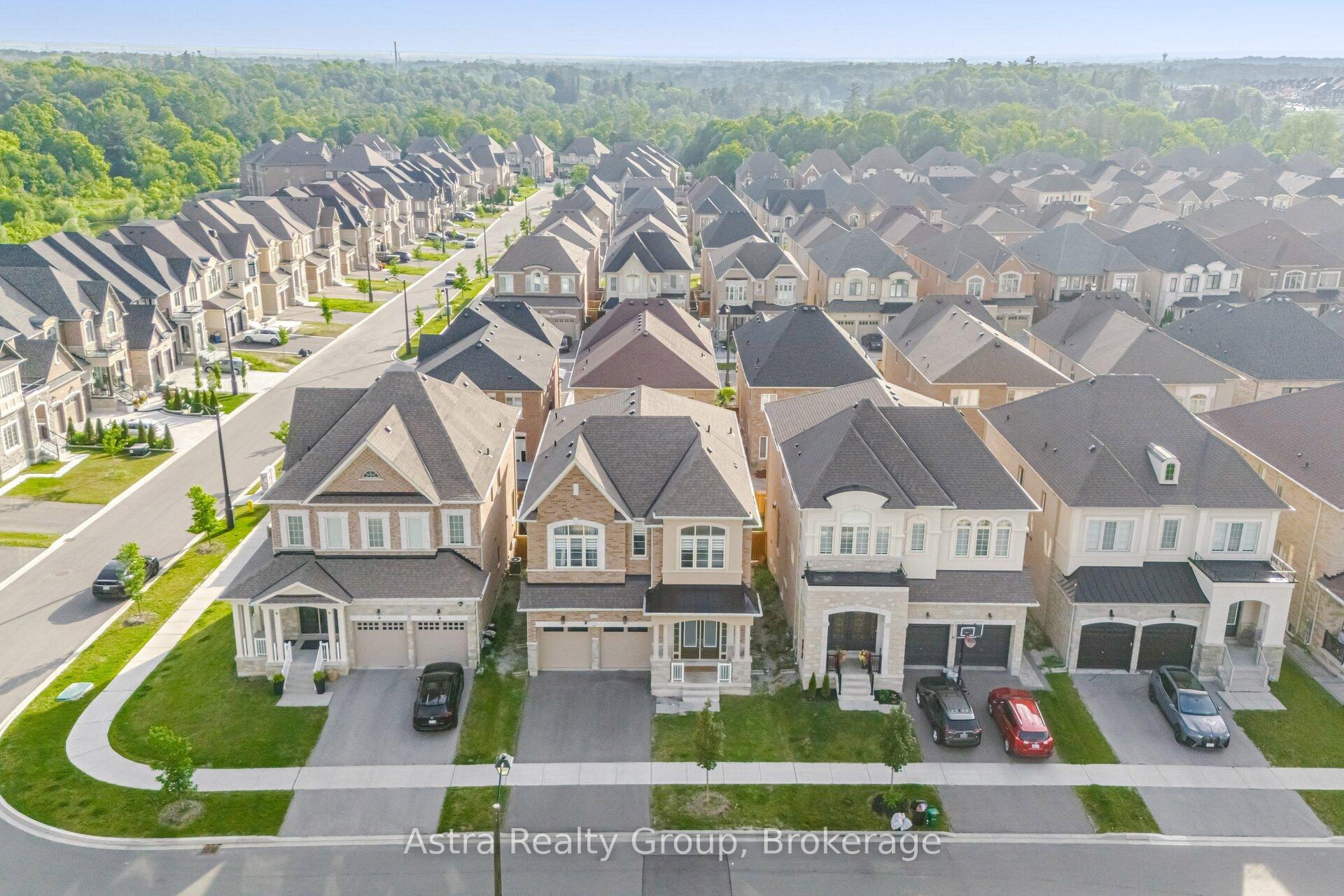 Photo 2 of 152 Stormont Trail, Vaughan, Vellore Village — HOMEH