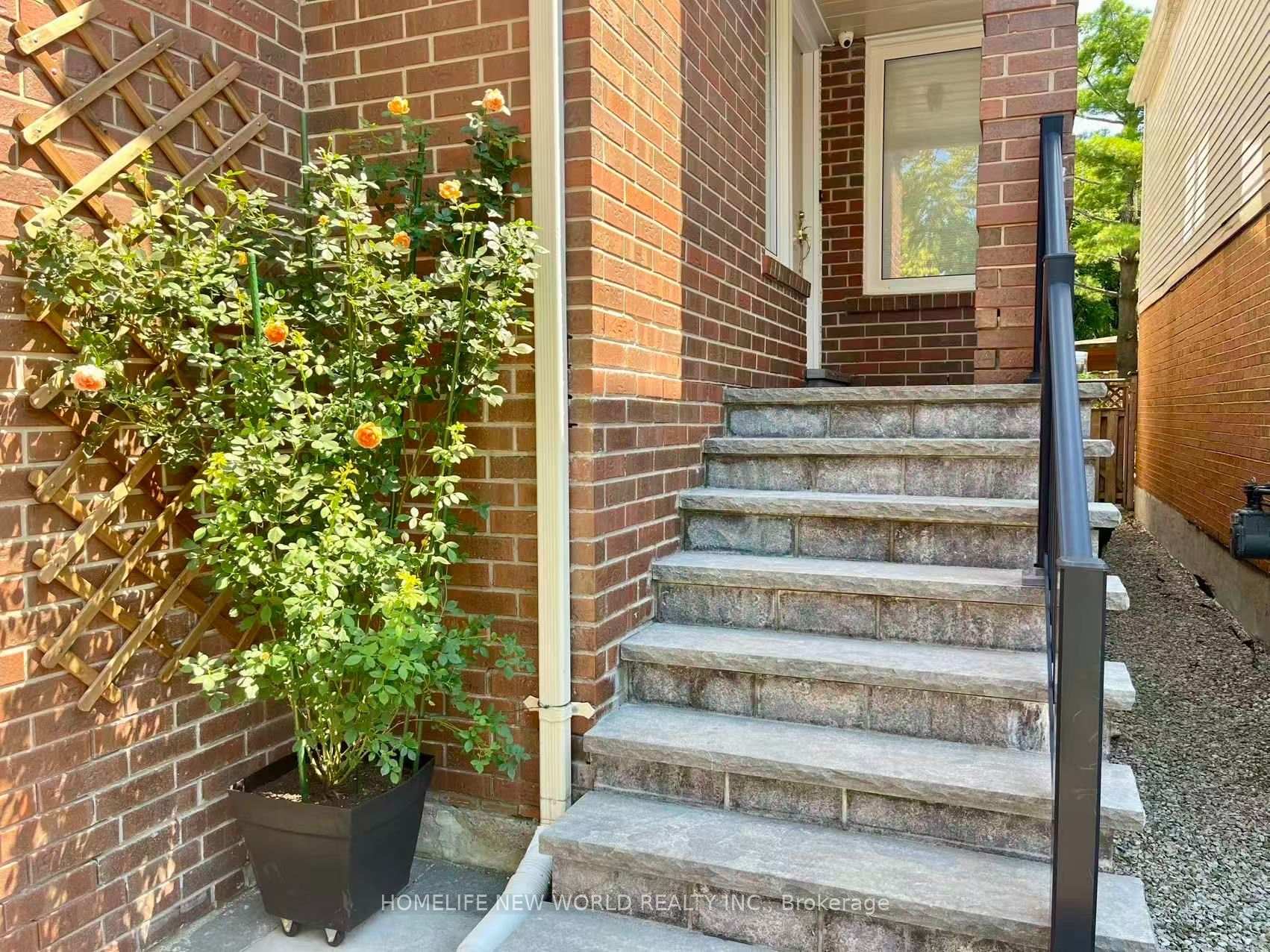 Photo 3 of 115 Winding Lane, Vaughan, Crestwood-Springfarm-Yorkhill — HOMEH