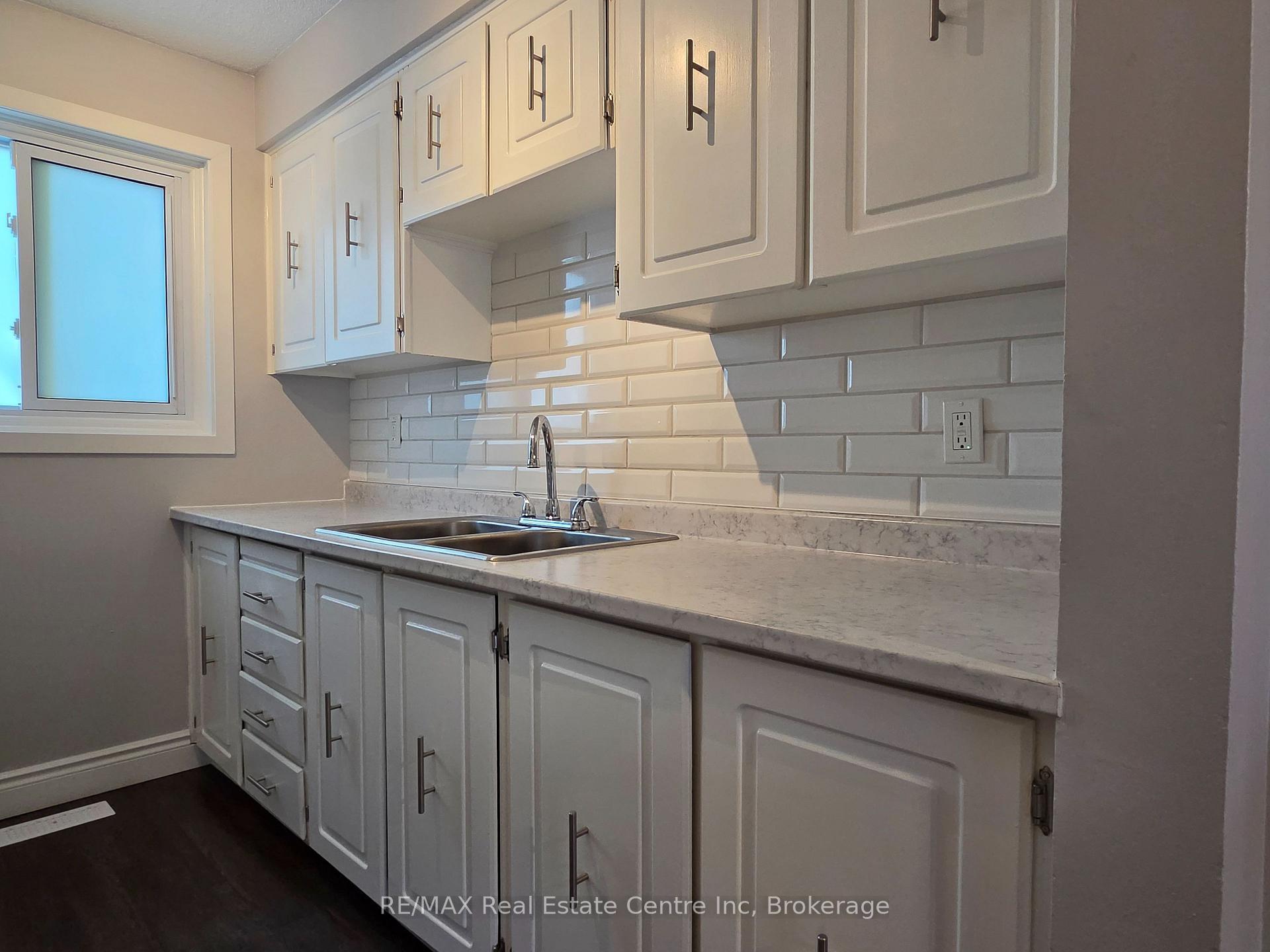 Photo 5 of Unit 101, 31 Greengate Rd, Guelph, Junction/Onward Willow — HOMEH