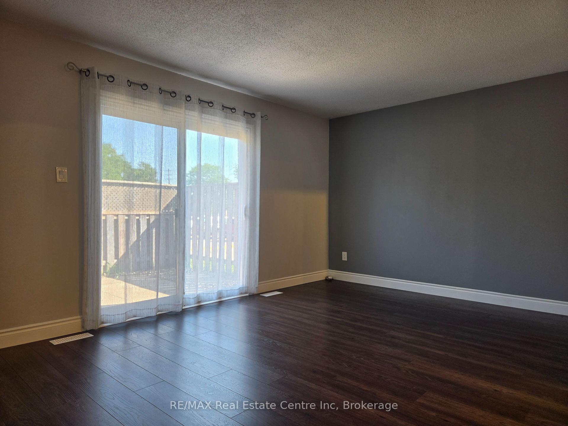 Photo 8 of Unit 101, 31 Greengate Rd, Guelph, Junction/Onward Willow — HOMEH