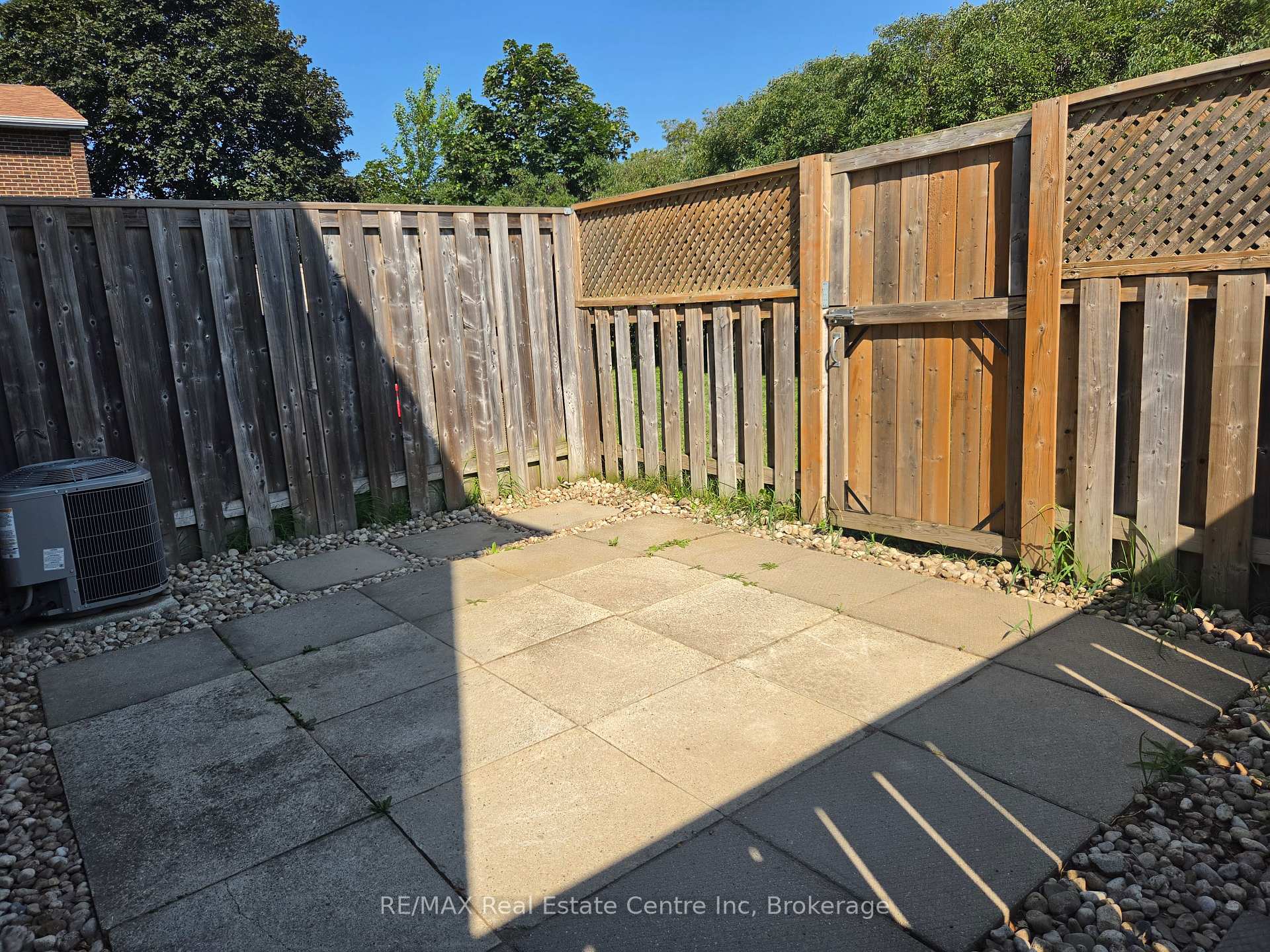 Photo 10 of Unit 101, 31 Greengate Rd, Guelph, Junction/Onward Willow — HOMEH