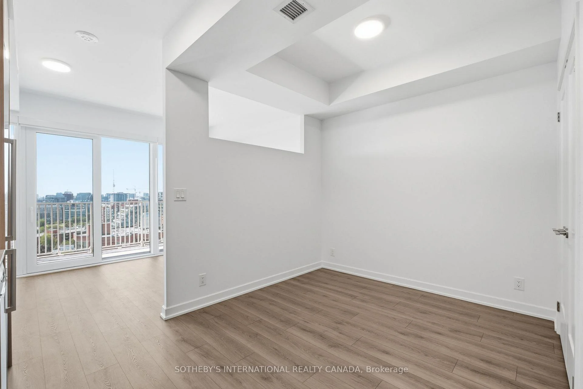 Photo 1 of Unit 1420, 88 Bathurst Street, Toronto, Niagara — HOMEH