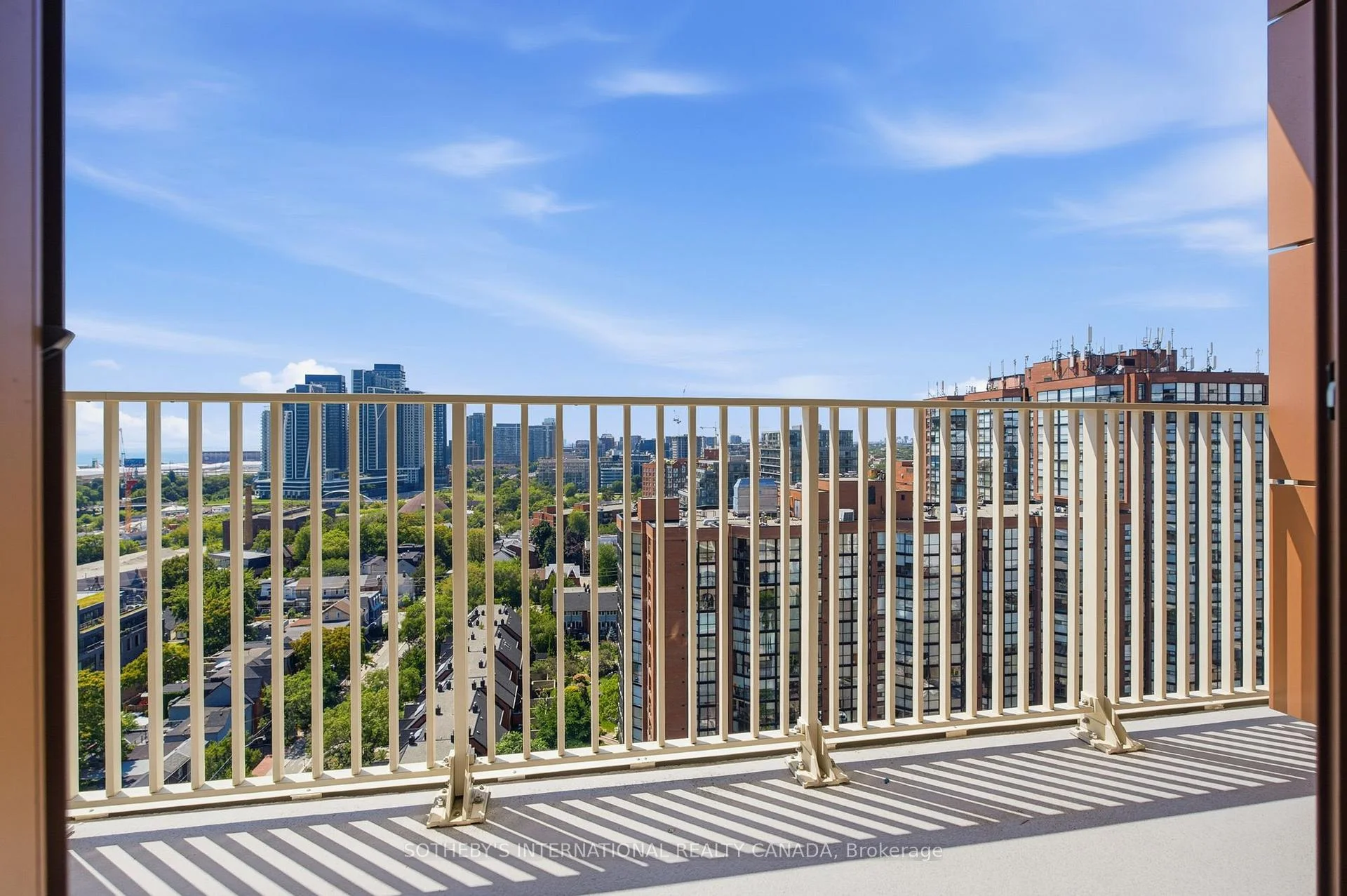 Photo 7 of Unit 1420, 88 Bathurst Street, Toronto, Niagara — HOMEH