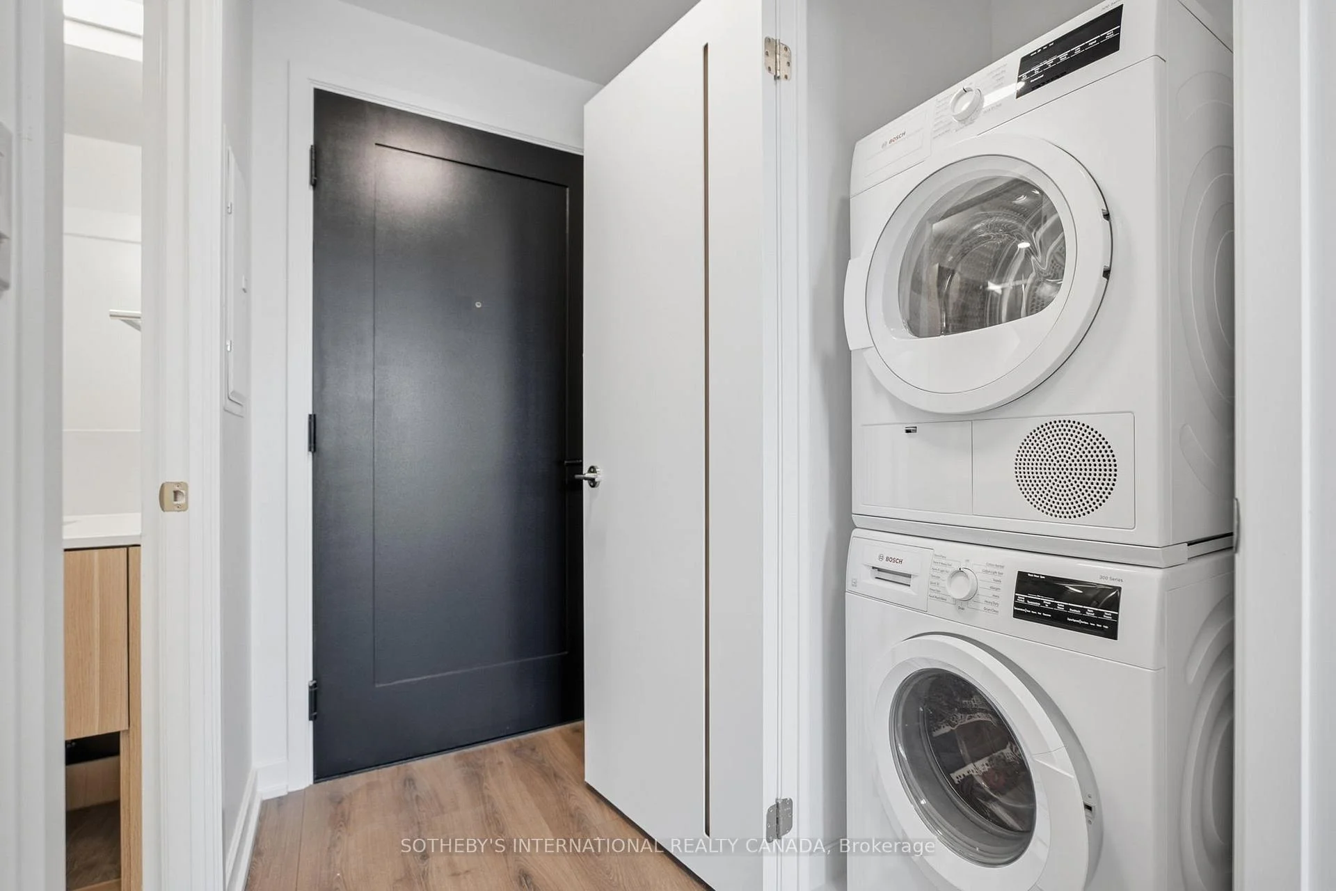 Photo 10 of Unit 1420, 88 Bathurst Street, Toronto, Niagara — HOMEH