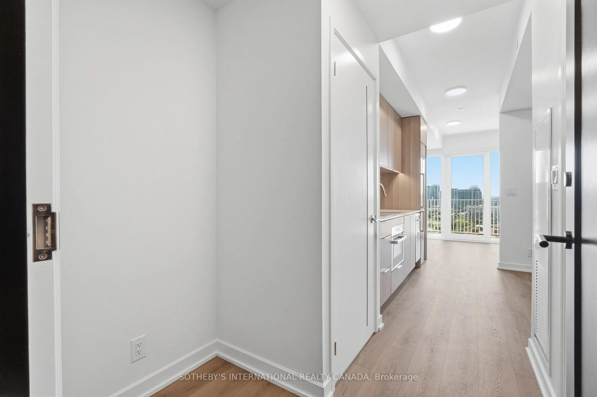 Photo 12 of Unit 1420, 88 Bathurst Street, Toronto, Niagara — HOMEH