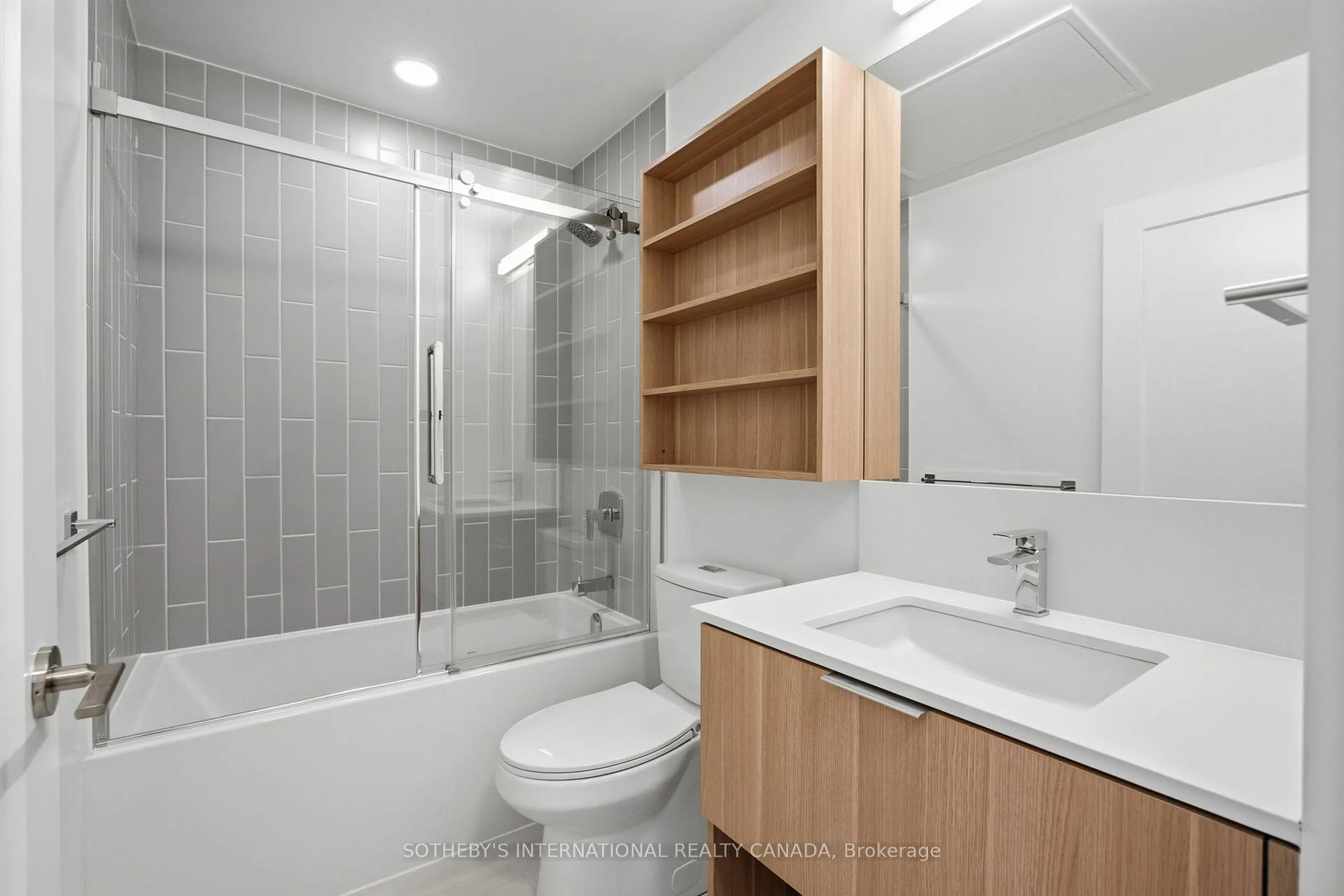 Photo 16 of Unit 1420, 88 Bathurst Street, Toronto, Niagara — HOMEH