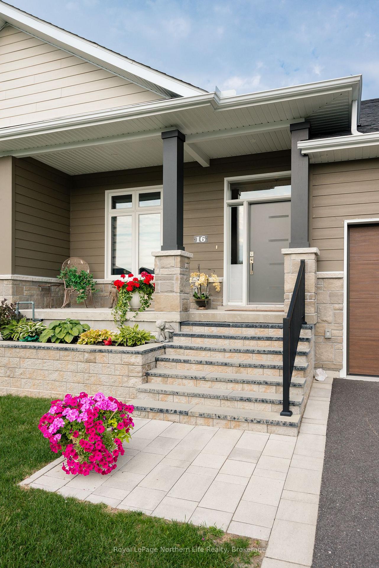 Photo 4 of 16 Silver Maple Lane, North Bay, Airport — HOMEH