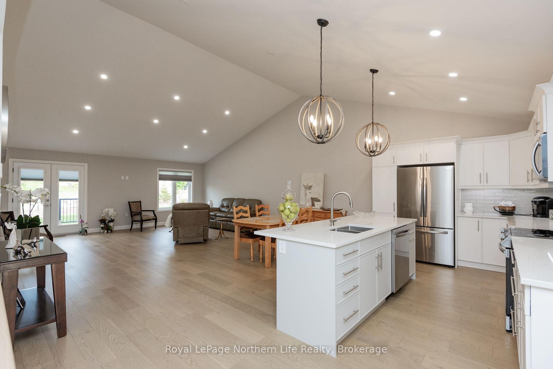 Photo 13 of 16 Silver Maple Lane, North Bay, Airport — HOMEH