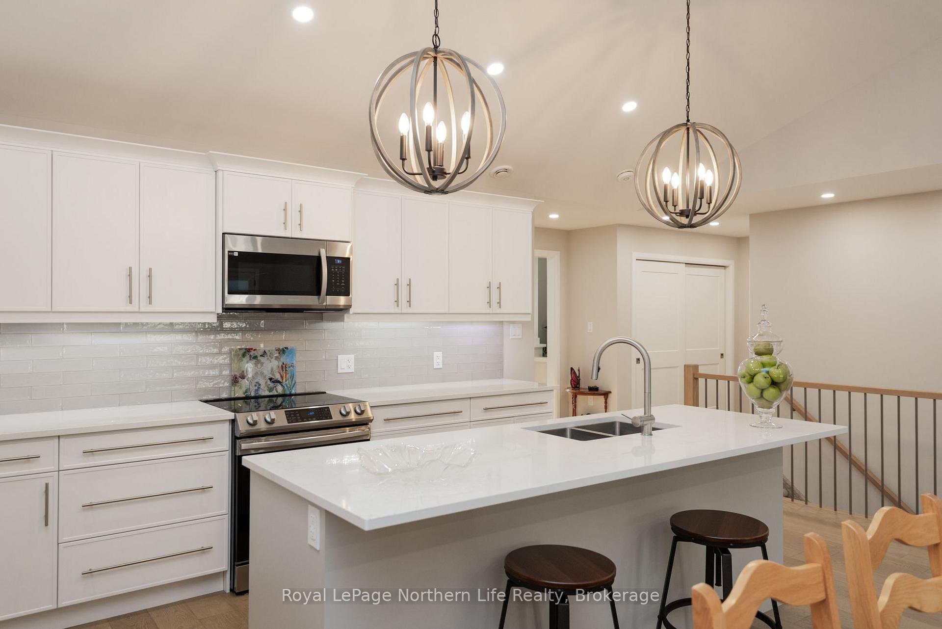 Photo 17 of 16 Silver Maple Lane, North Bay, Airport — HOMEH