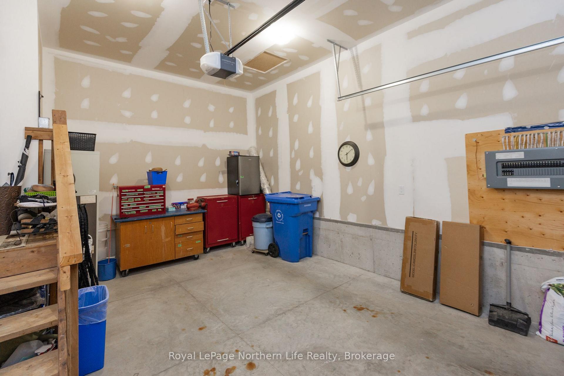Photo 51 of 16 Silver Maple Lane, North Bay, Airport — HOMEH