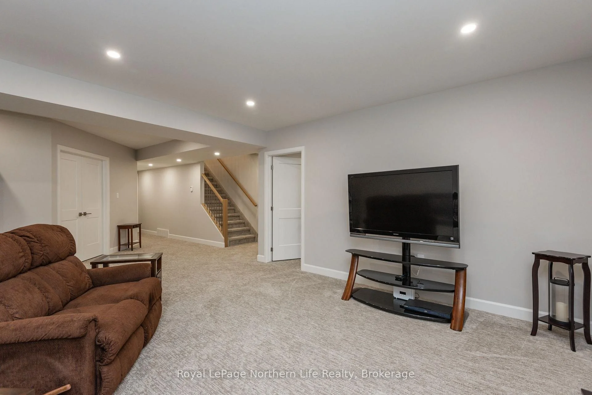 Photo 30 of 16 Silver Maple Lane, North Bay, Airport — HOMEH