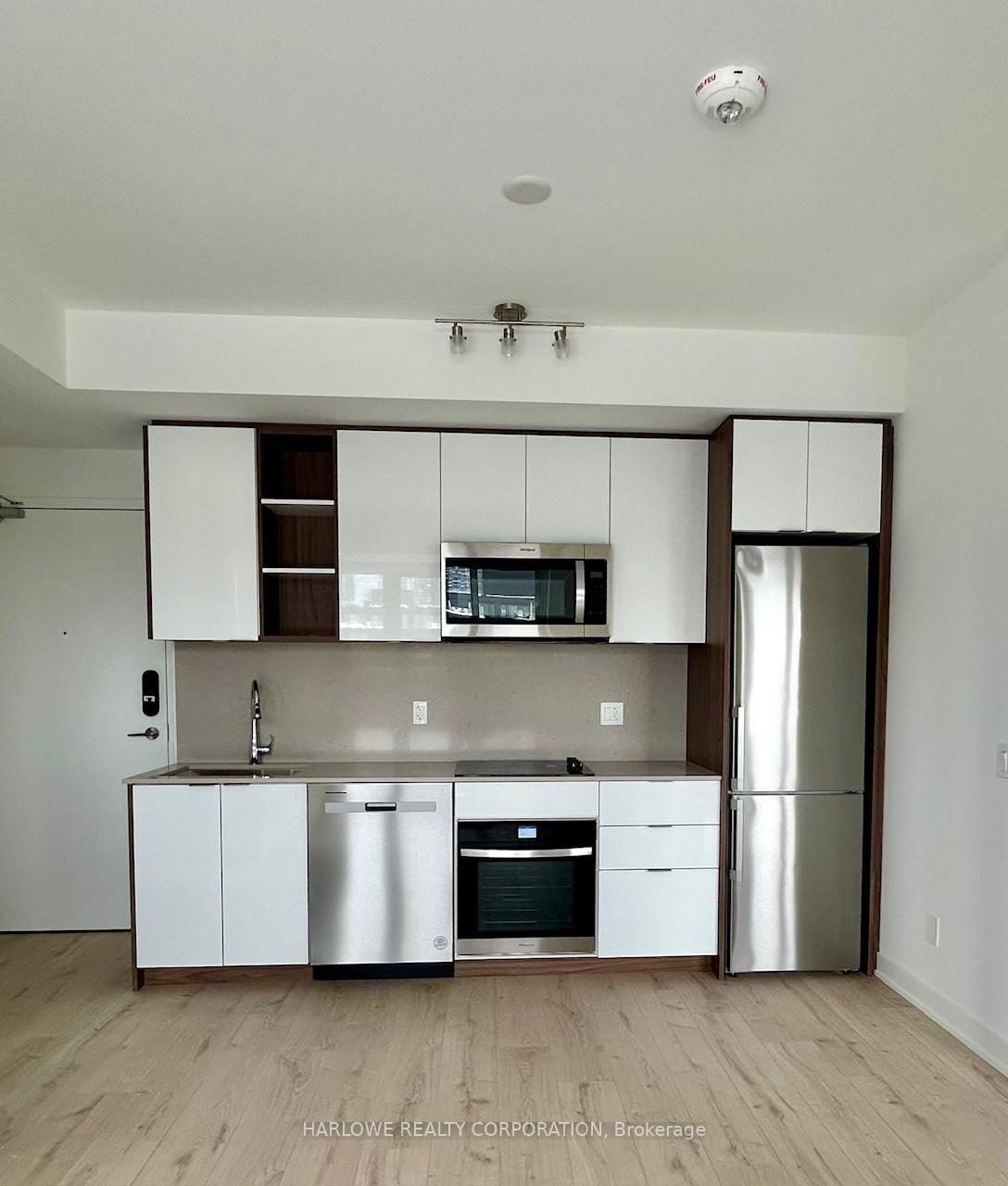 Front of Unit 1406, 543 Richmond Street W