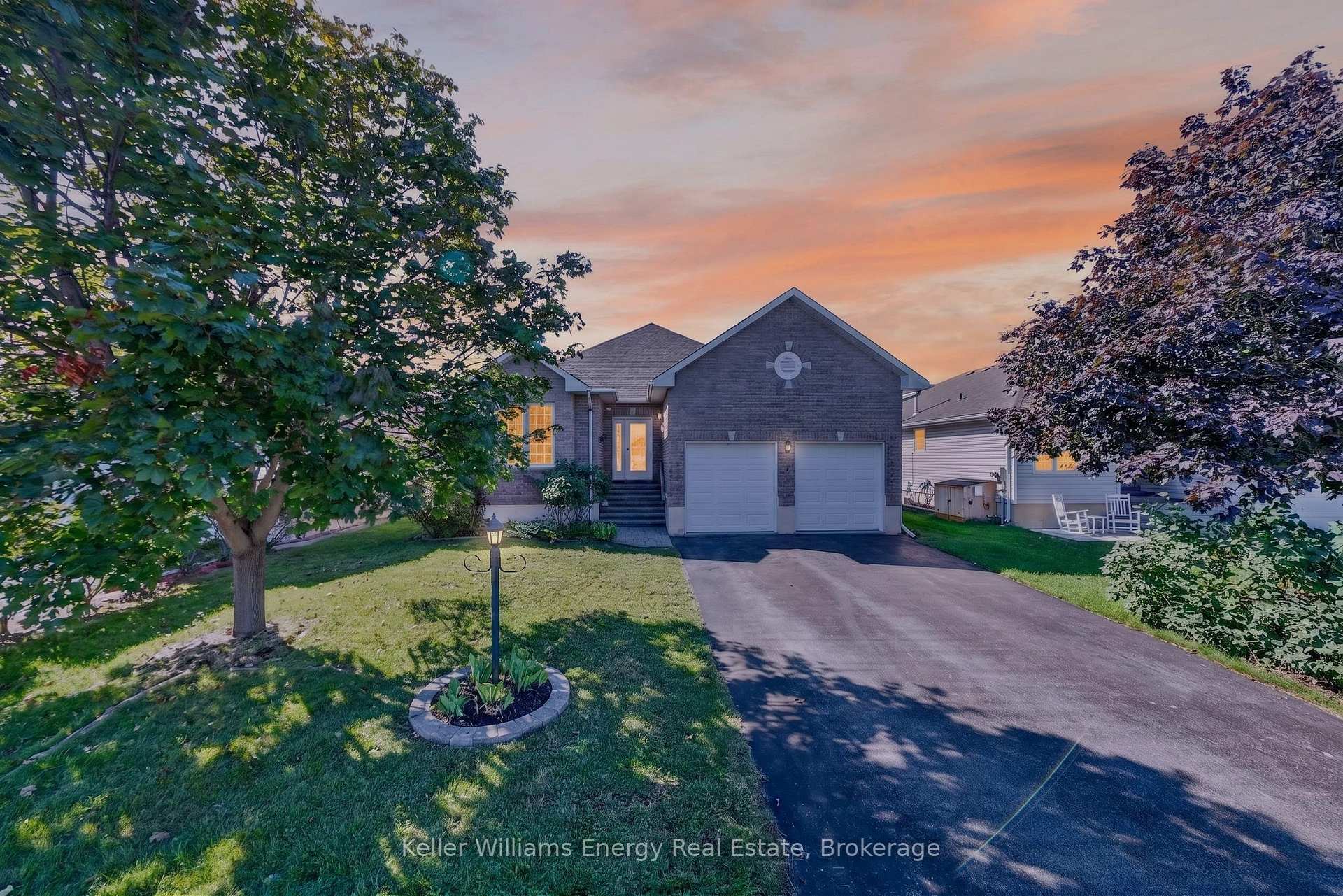 Photo 2 of 56 Elmdale Drive, Prince Edward County, Wellington — HOMEH