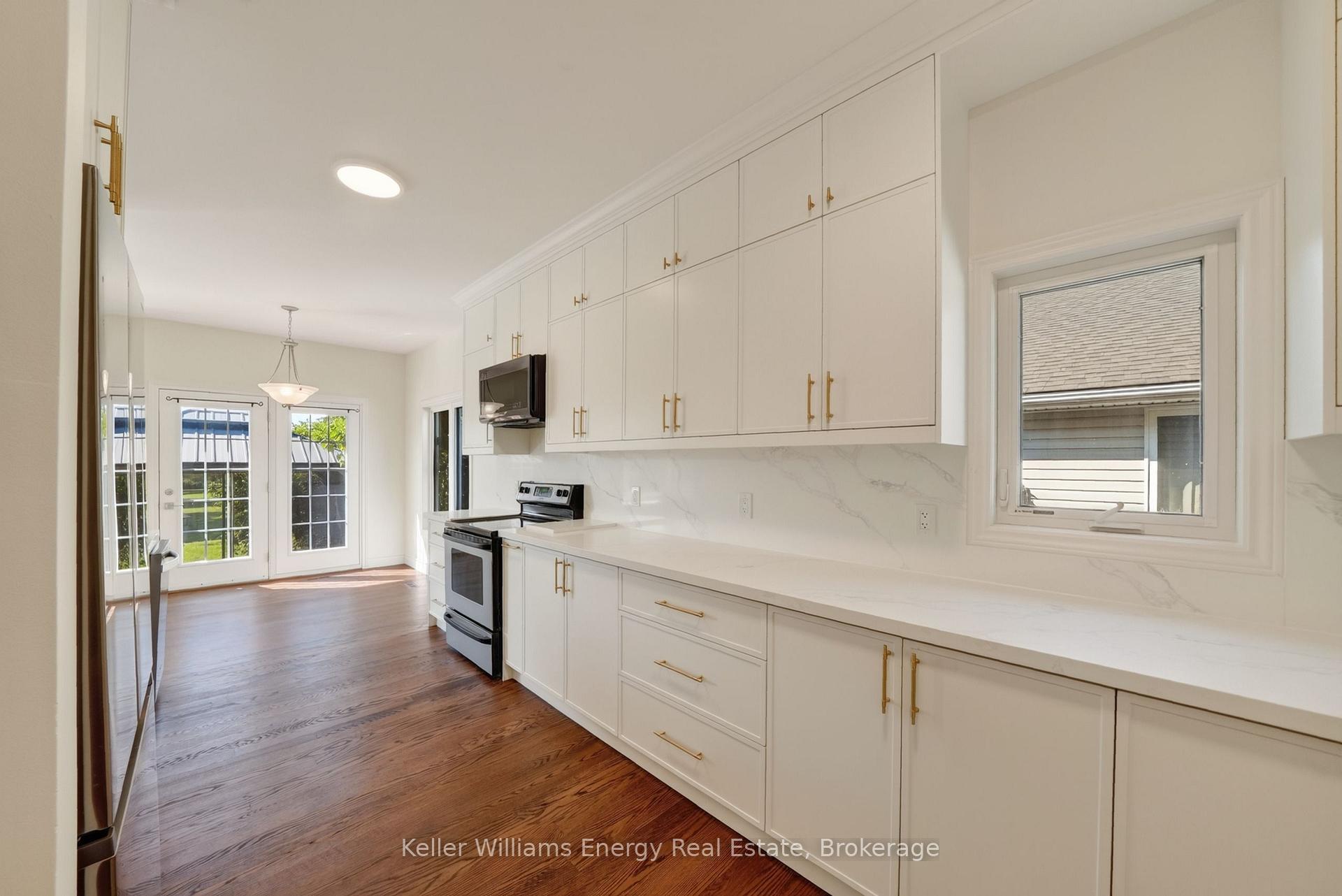 Photo 15 of 56 Elmdale Drive, Prince Edward County, Wellington — HOMEH