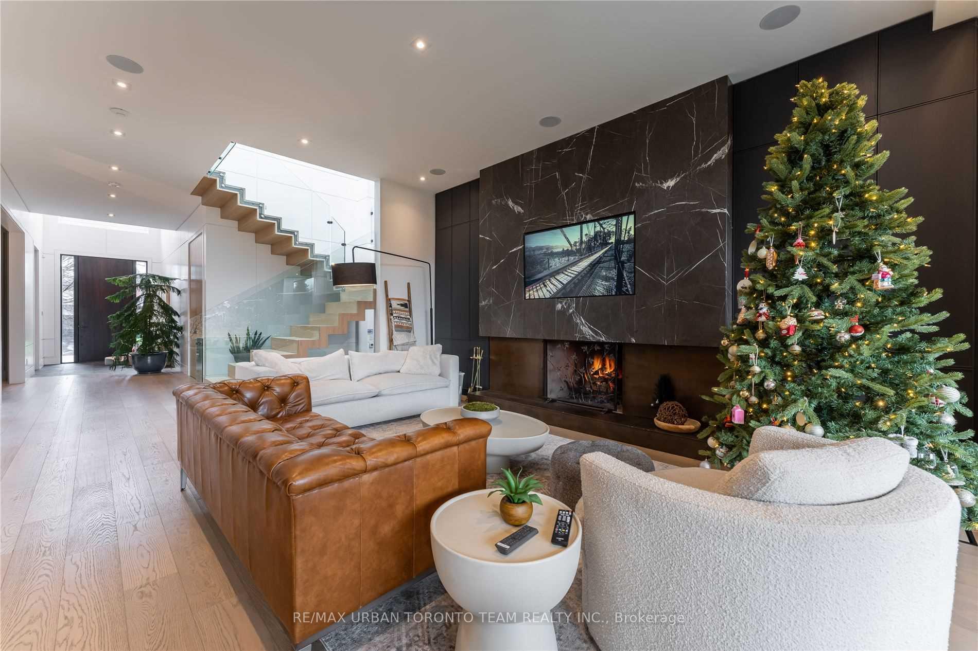 Photo 9 of 39 Cardigan Road, Etobicoke, Stonegate-Queensway — HOMEH