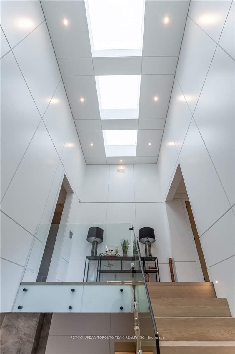 Photo 17 of 39 Cardigan Road, Etobicoke, Stonegate-Queensway — HOMEH