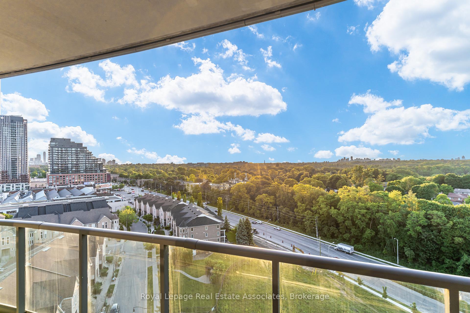 Photo 3 of Unit LPH21, 35 Brian Peck Crescent, Toronto, Thorncliffe Park — HOMEH