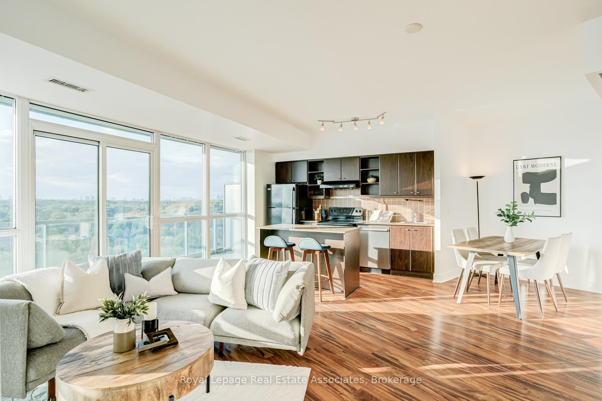 Photo 5 of Unit LPH21, 35 Brian Peck Crescent, Toronto, Thorncliffe Park — HOMEH