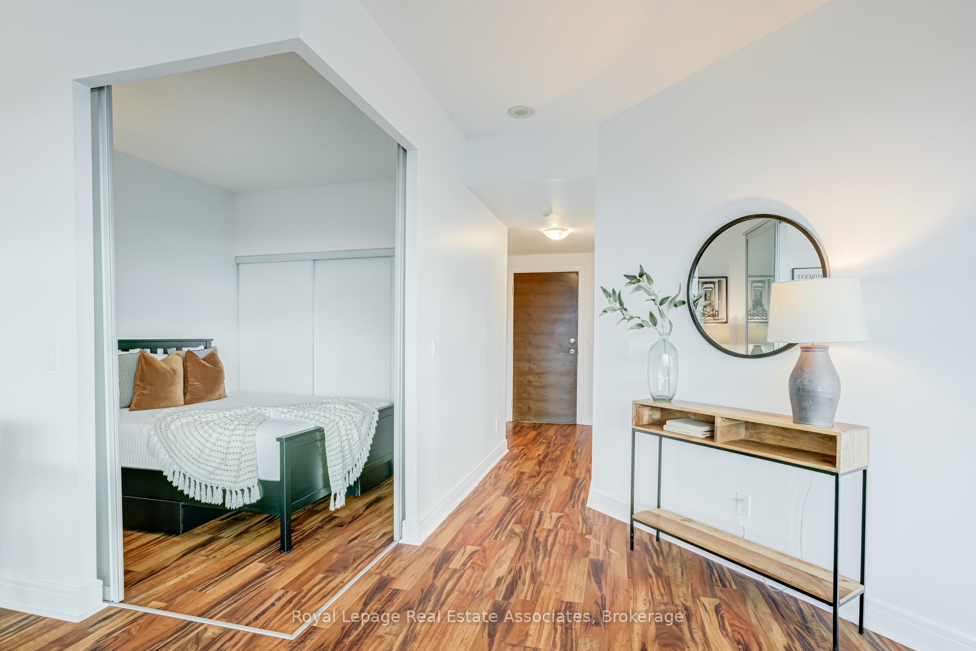 Photo 7 of Unit LPH21, 35 Brian Peck Crescent, Toronto, Thorncliffe Park — HOMEH