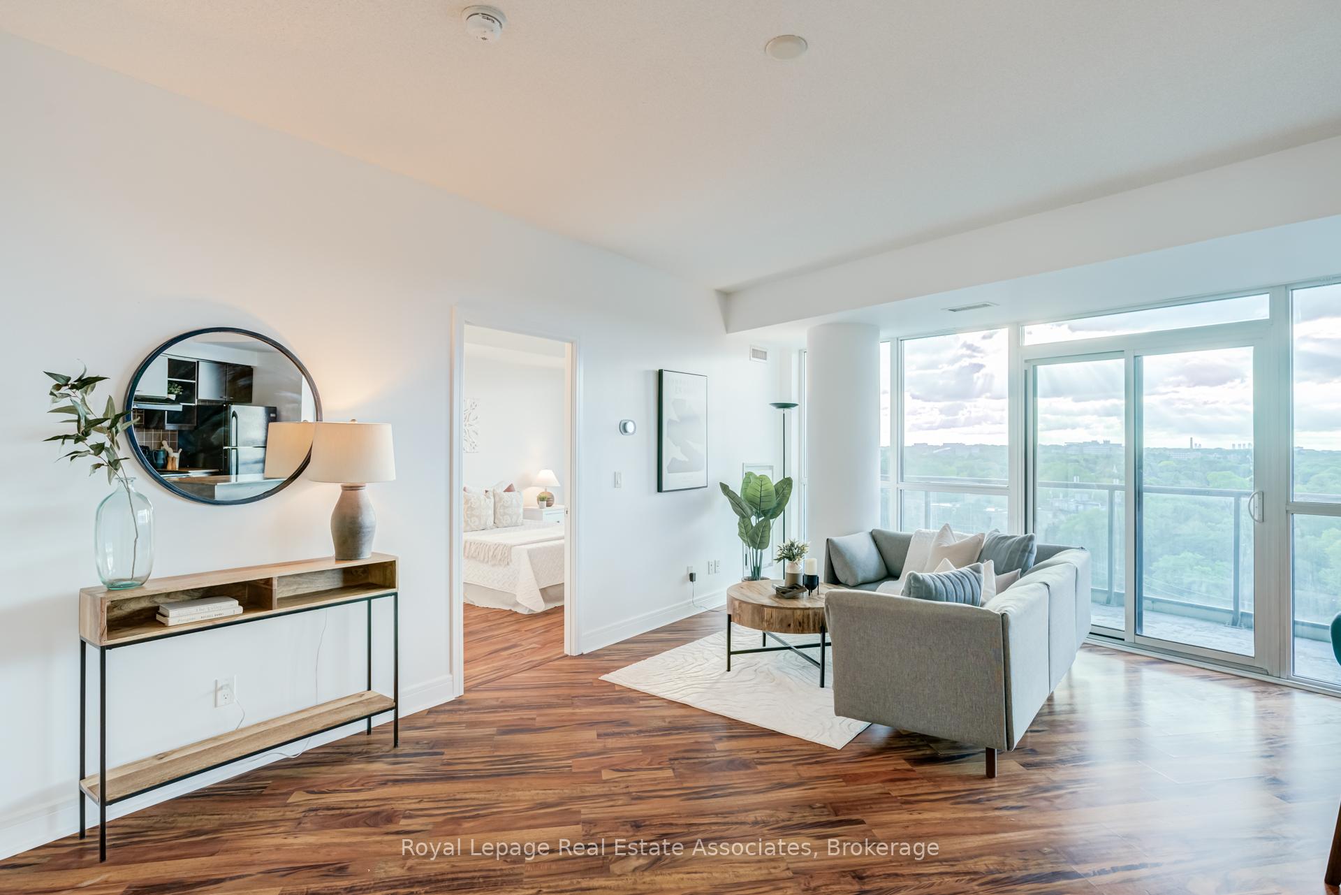 Photo 9 of Unit LPH21, 35 Brian Peck Crescent, Toronto, Thorncliffe Park — HOMEH