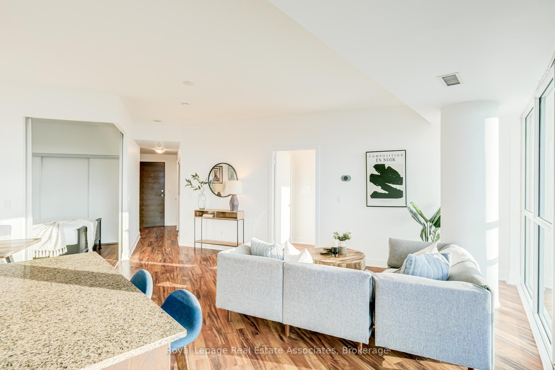 Photo 11 of Unit LPH21, 35 Brian Peck Crescent, Toronto, Thorncliffe Park — HOMEH