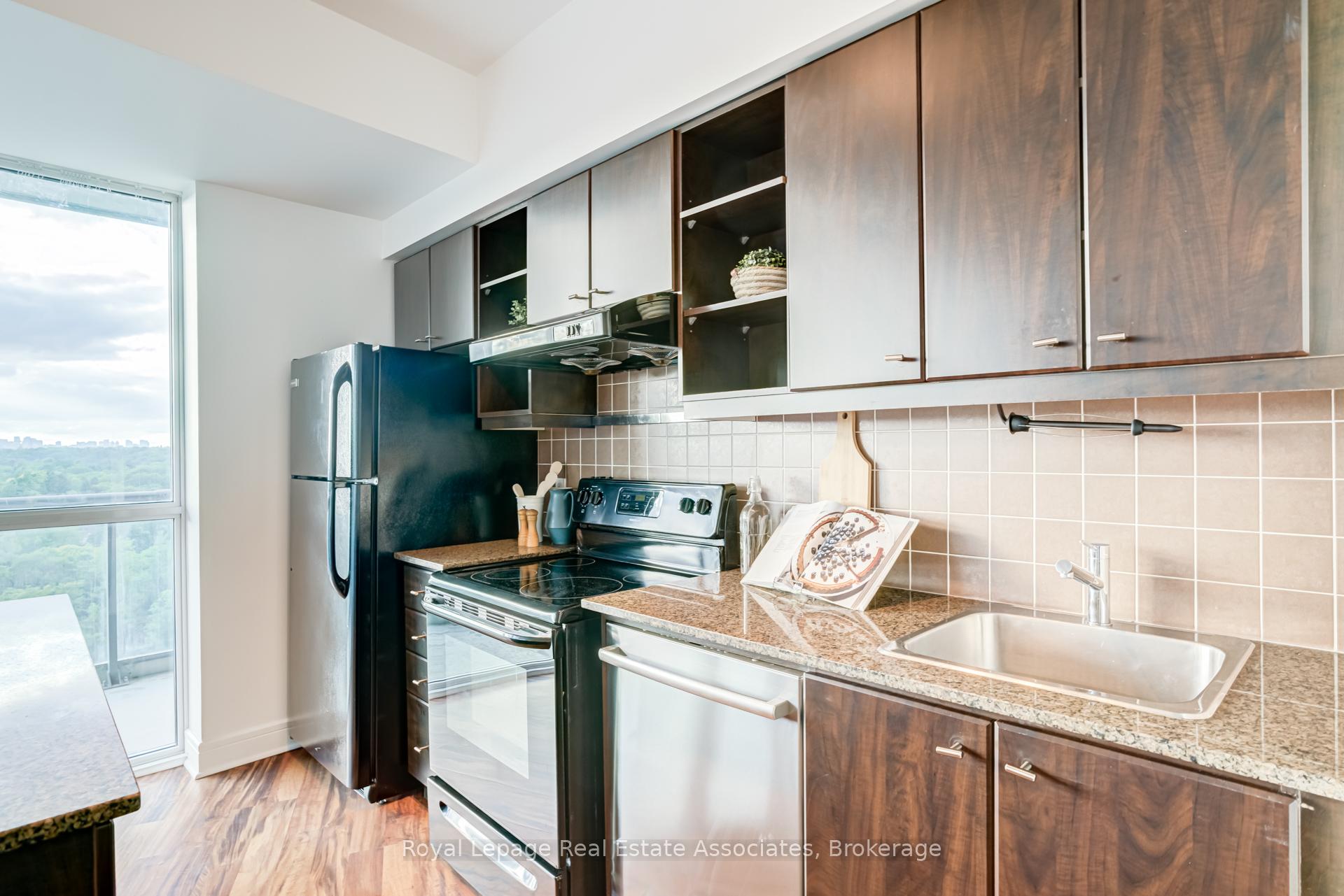 Photo 13 of Unit LPH21, 35 Brian Peck Crescent, Toronto, Thorncliffe Park — HOMEH