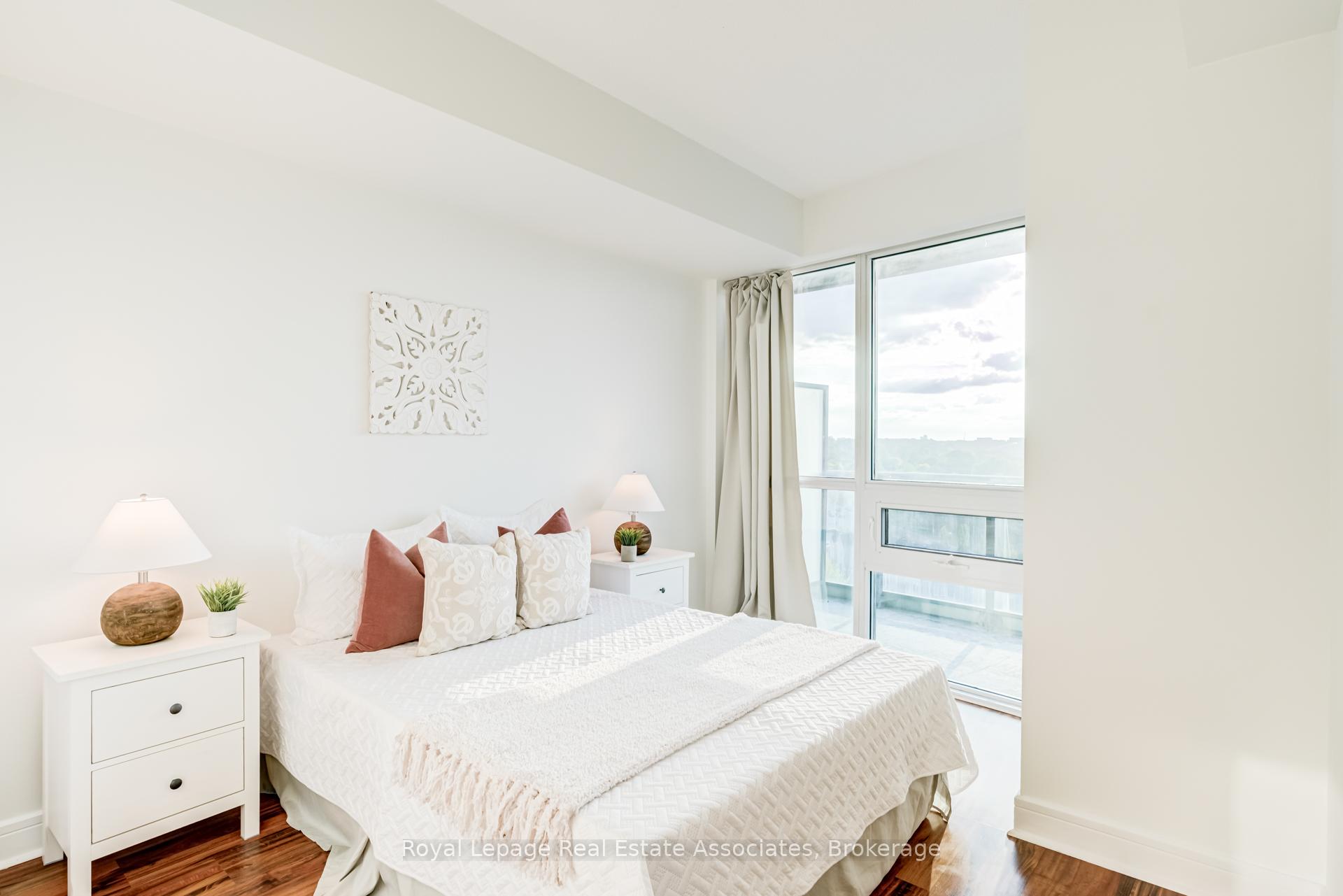 Photo 15 of Unit LPH21, 35 Brian Peck Crescent, Toronto, Thorncliffe Park — HOMEH