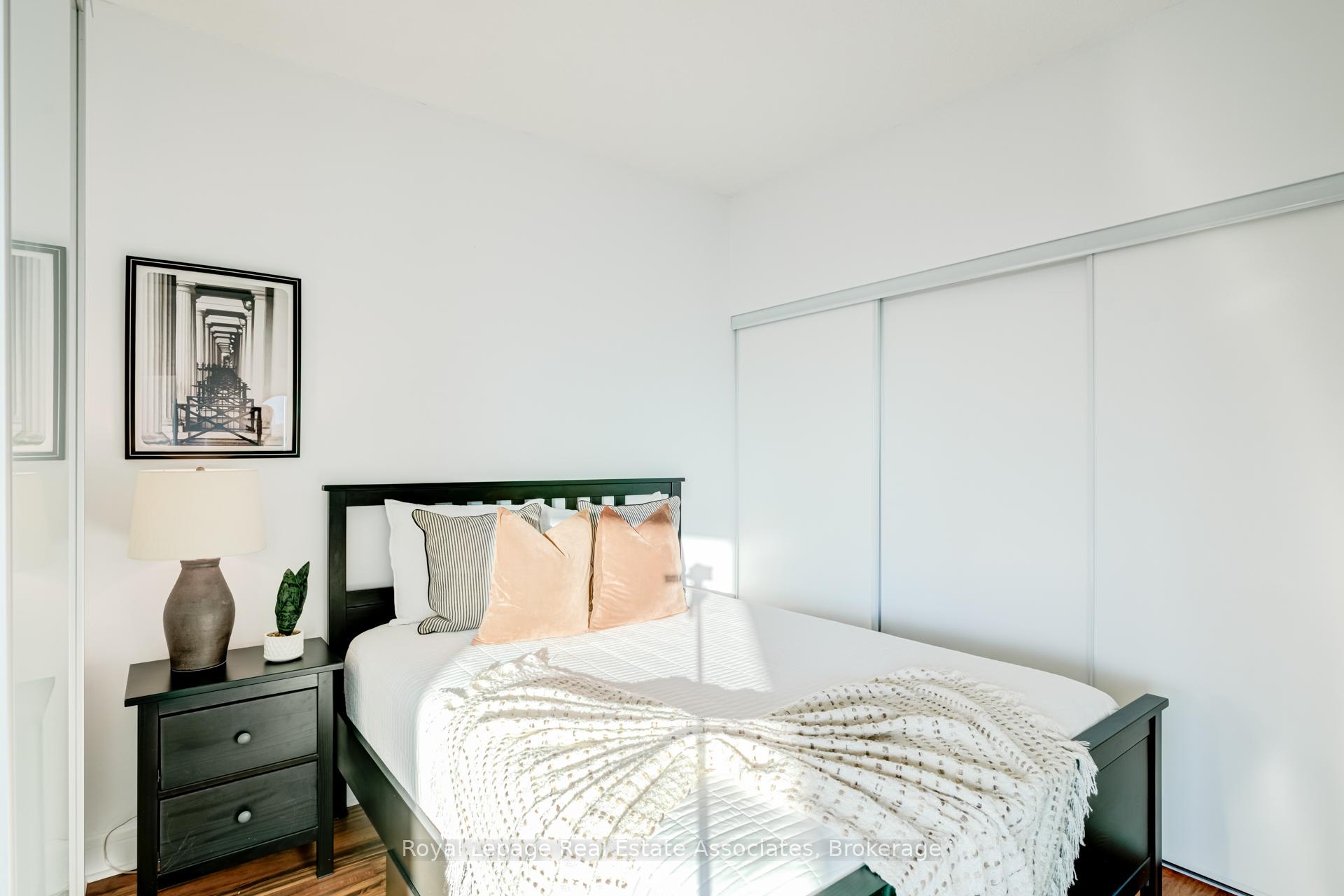 Photo 19 of Unit LPH21, 35 Brian Peck Crescent, Toronto, Thorncliffe Park — HOMEH