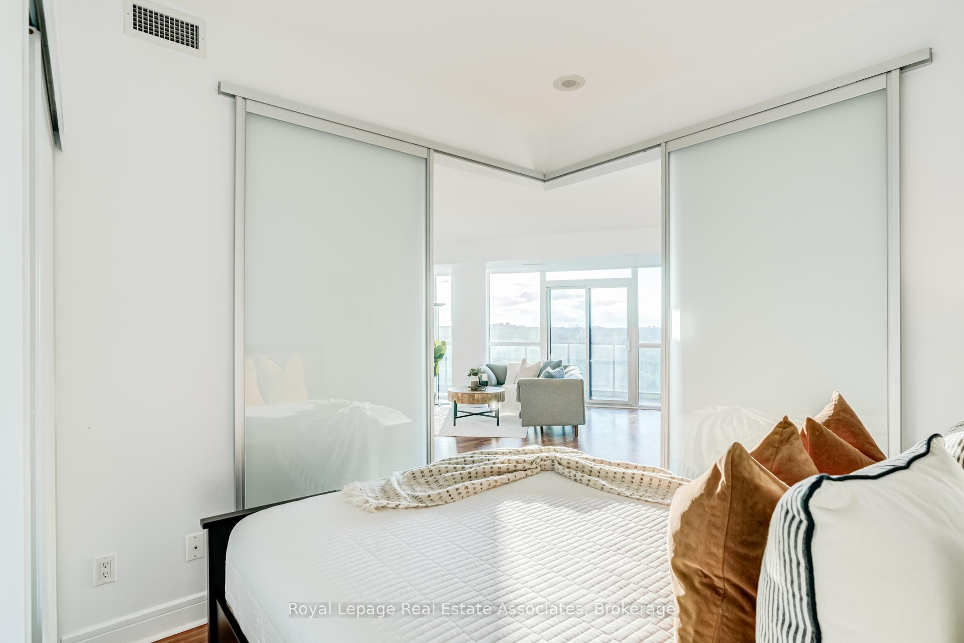 Photo 21 of Unit LPH21, 35 Brian Peck Crescent, Toronto, Thorncliffe Park — HOMEH