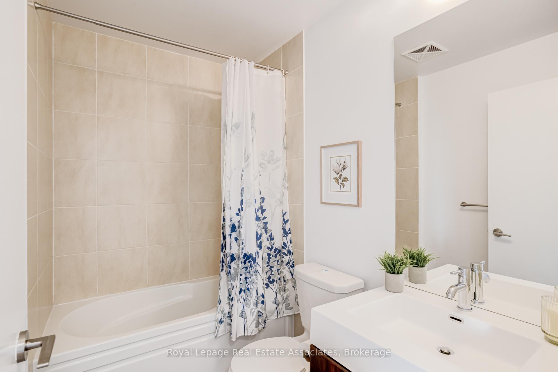 Photo 22 of Unit LPH21, 35 Brian Peck Crescent, Toronto, Thorncliffe Park — HOMEH