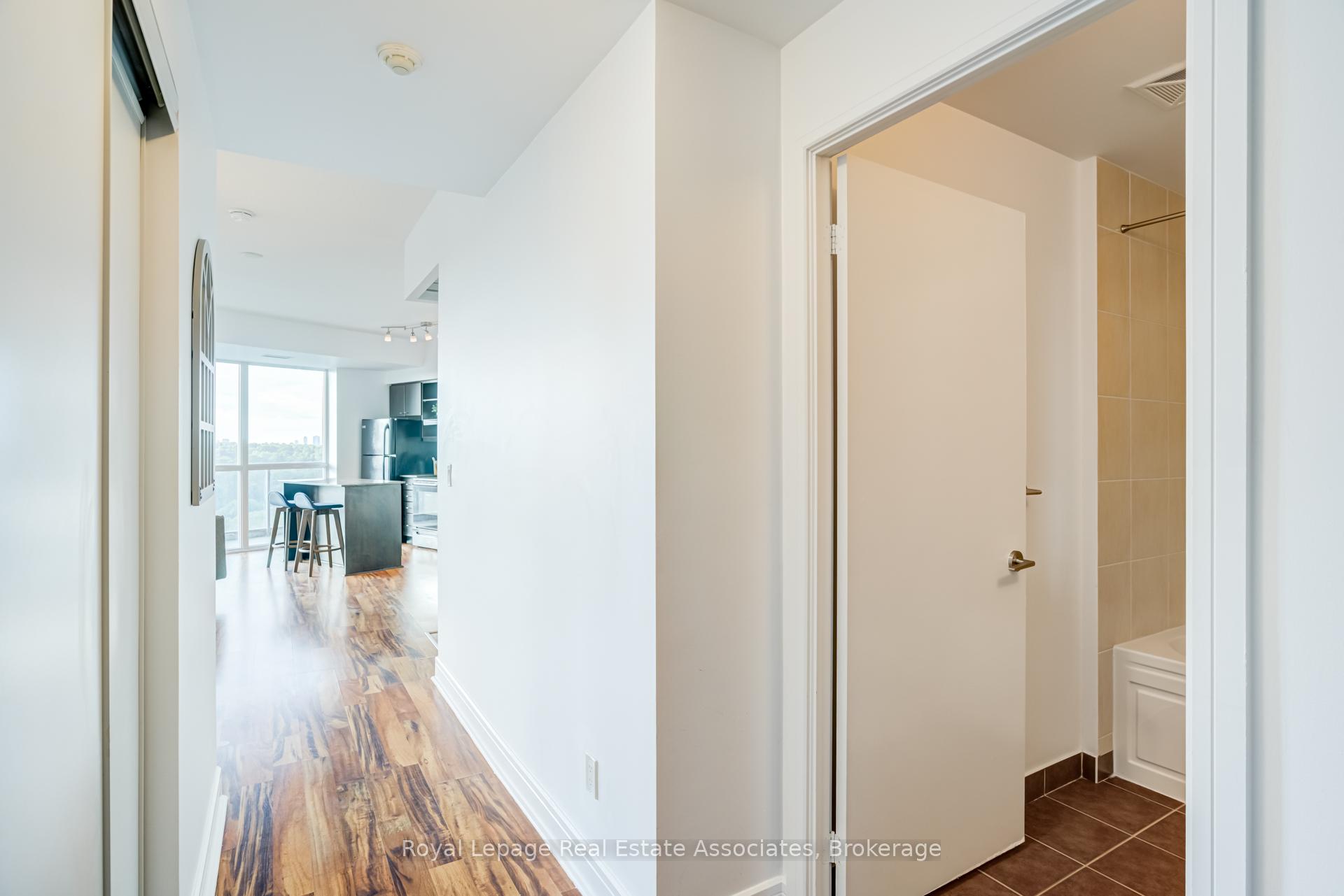 Photo 25 of Unit LPH21, 35 Brian Peck Crescent, Toronto, Thorncliffe Park — HOMEH