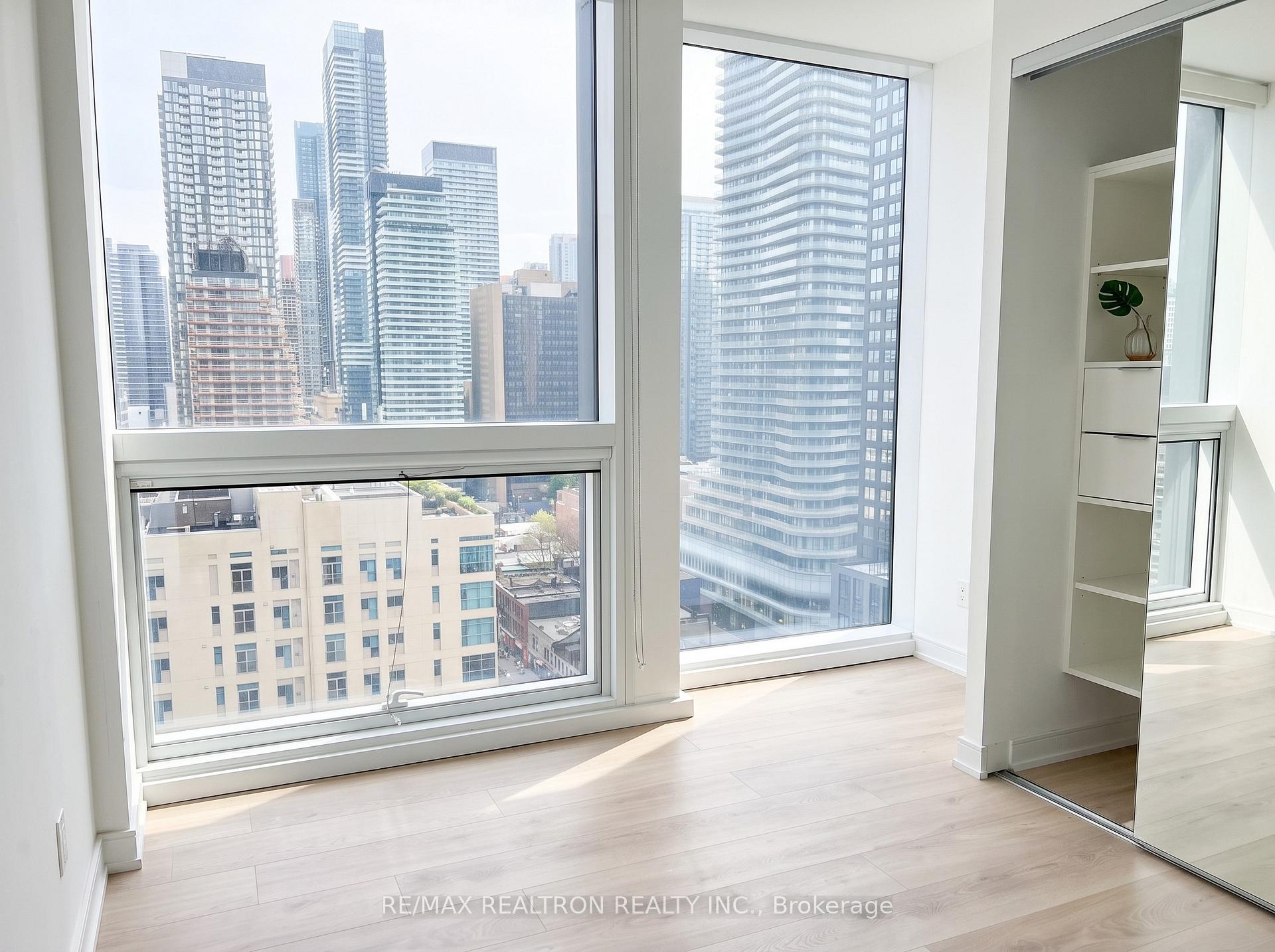 Photo 3 of Unit 2509, 3 Gloucester Street, Toronto, Church-Yonge Corridor — HOMEH
