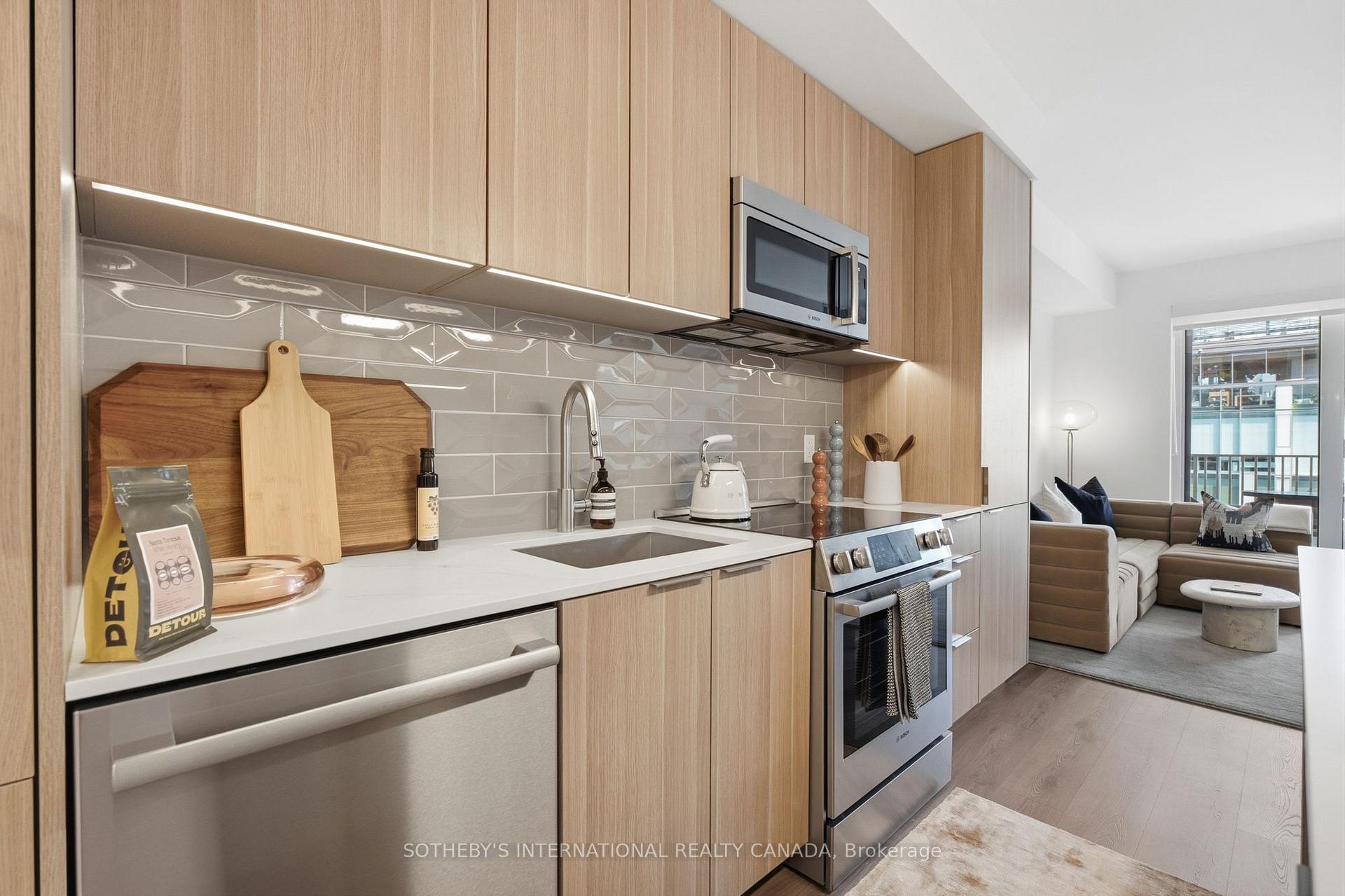 Photo 7 of Unit 1212, 88 Bathurst Street, Toronto, Niagara — HOMEH