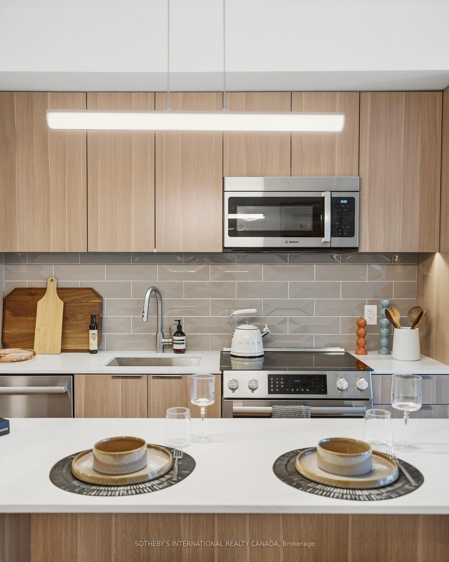 Photo 10 of Unit 1212, 88 Bathurst Street, Toronto, Niagara — HOMEH
