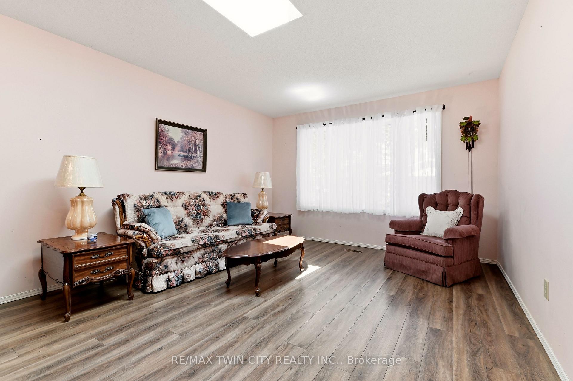 Photo 3 of 1030 Colborne Street E, Brantford, Echo Place — HOMEH