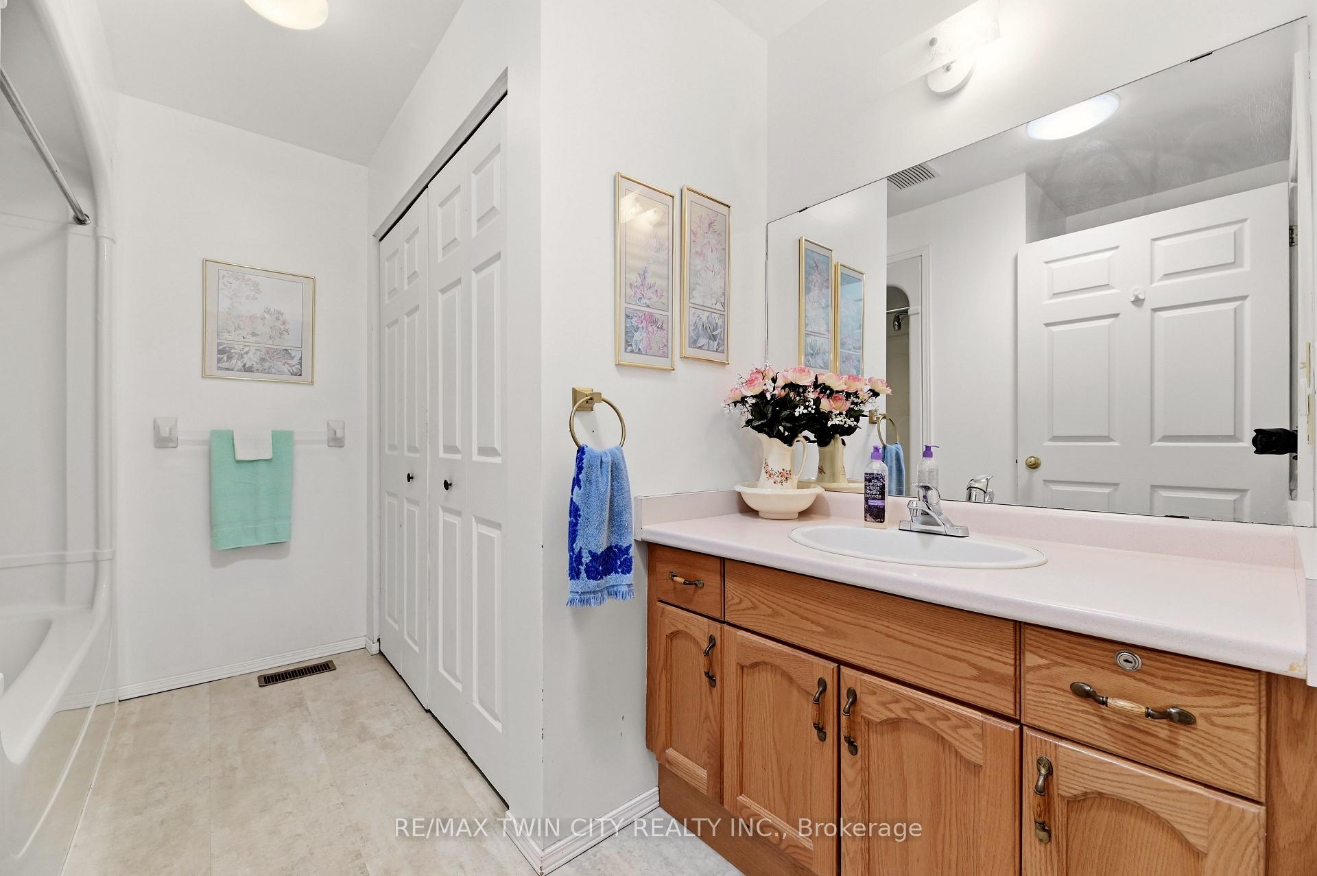 Photo 11 of 1030 Colborne Street E, Brantford, Echo Place — HOMEH